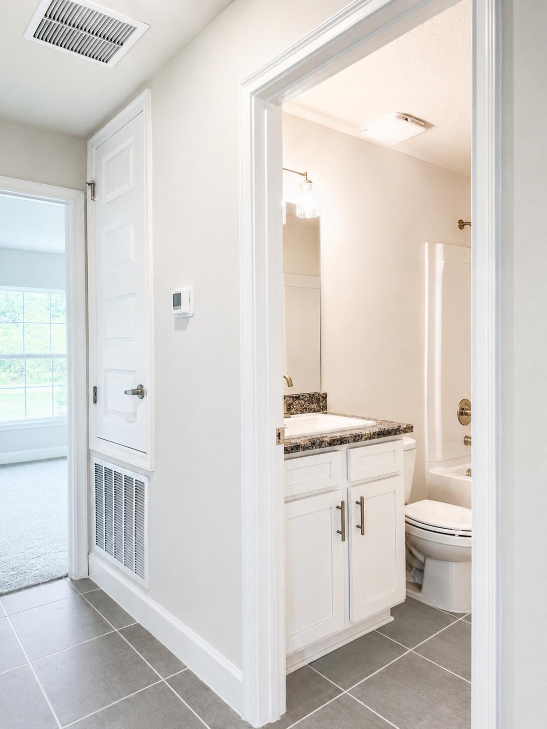 405 Ne Airoso Boulevard Property Photo 7