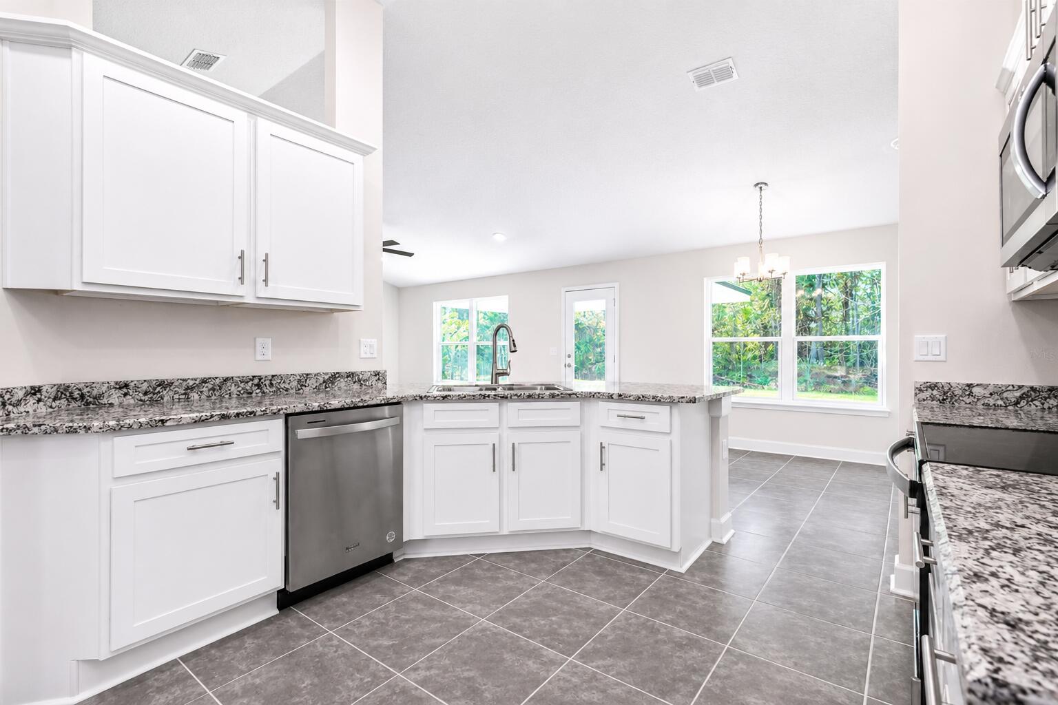 405 Ne Airoso Boulevard Property Photo 13