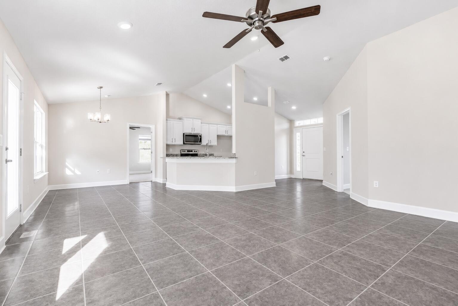 405 Ne Airoso Boulevard Property Photo 14