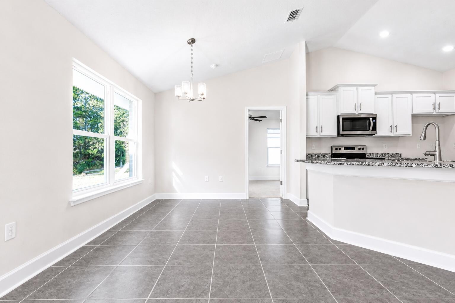 405 Ne Airoso Boulevard Property Photo 19