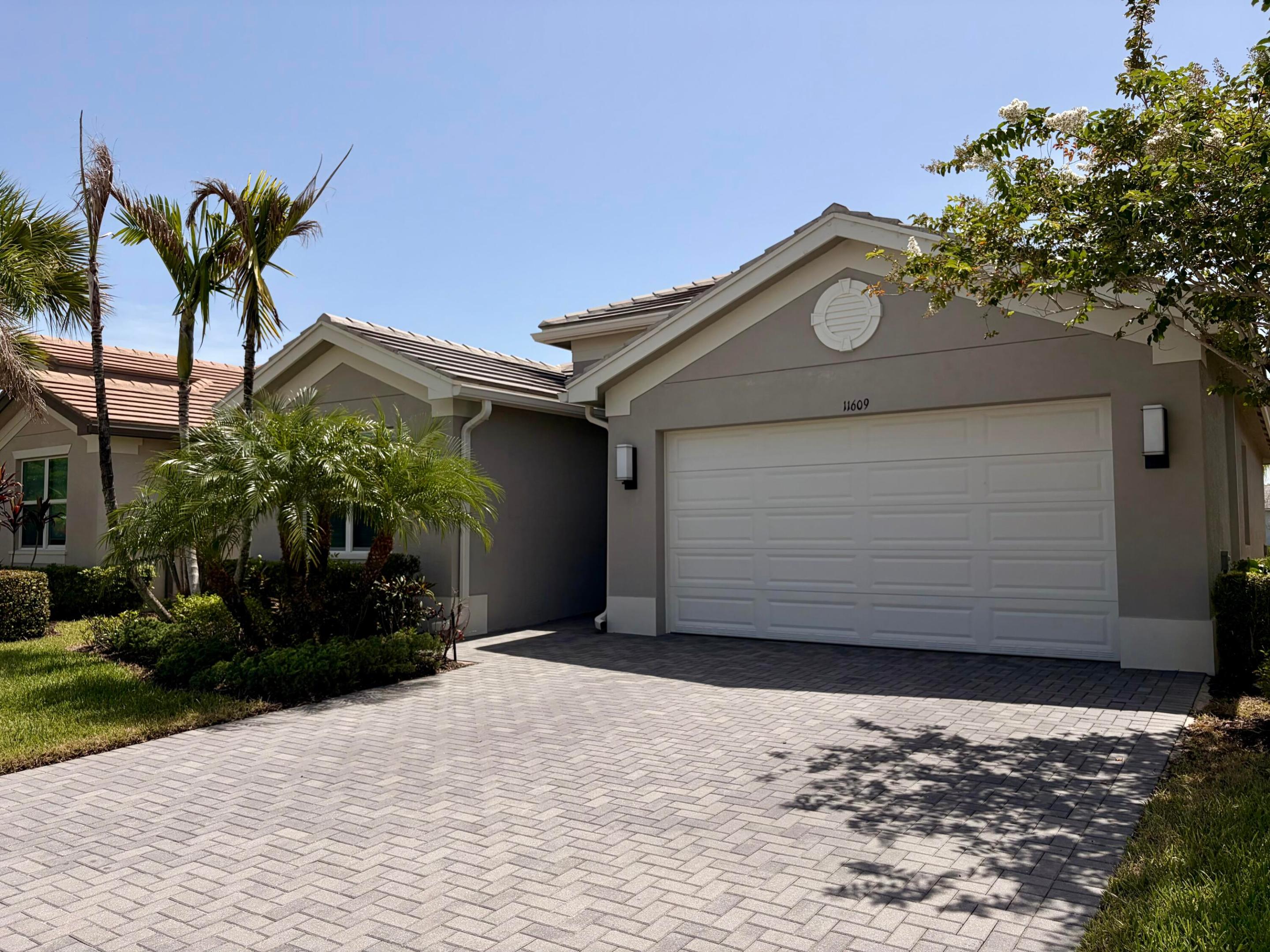 11609 Sw Hawthorne Hill Road Property Photo 2