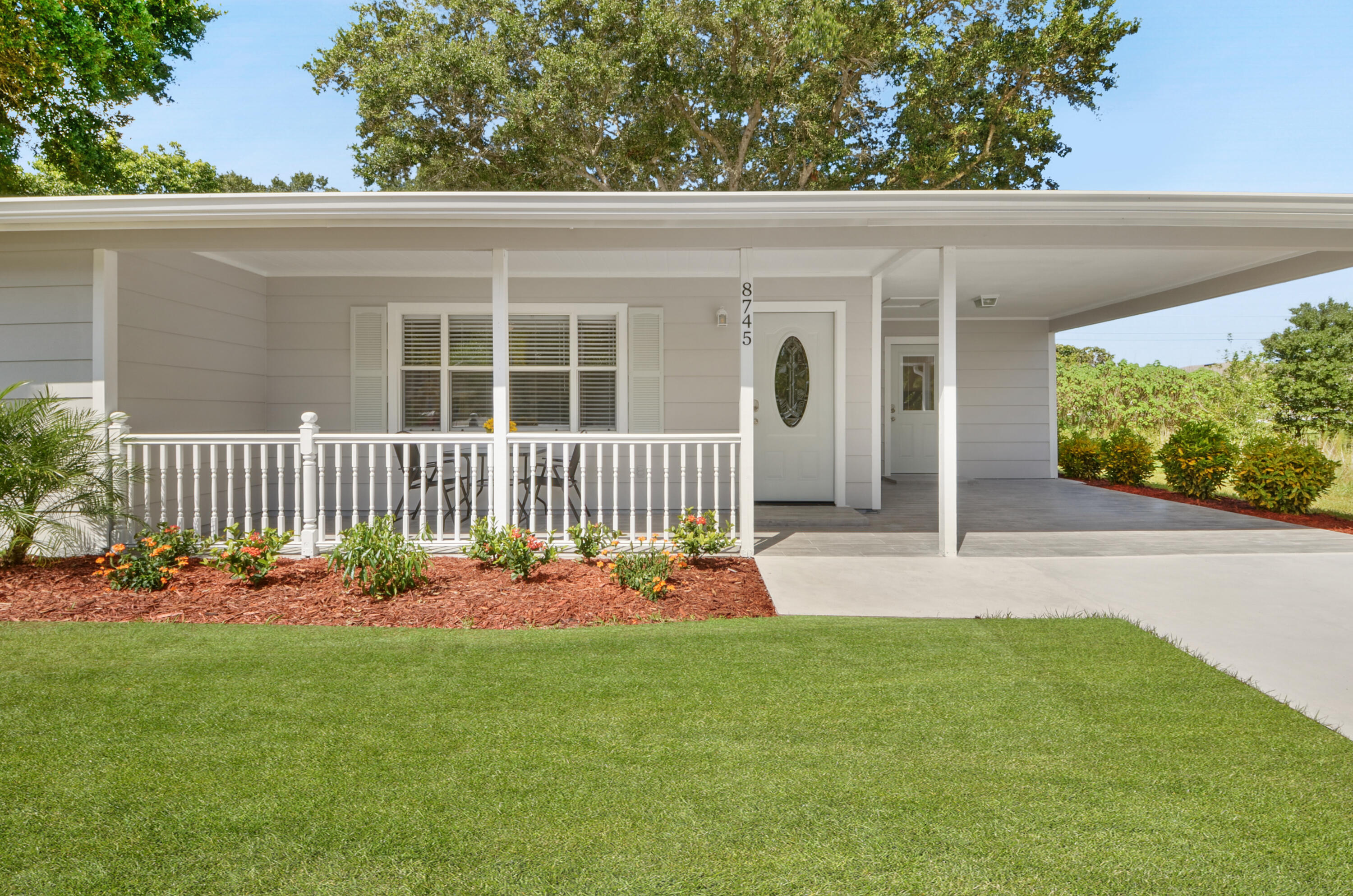 8745 98th Court Property Photo 3