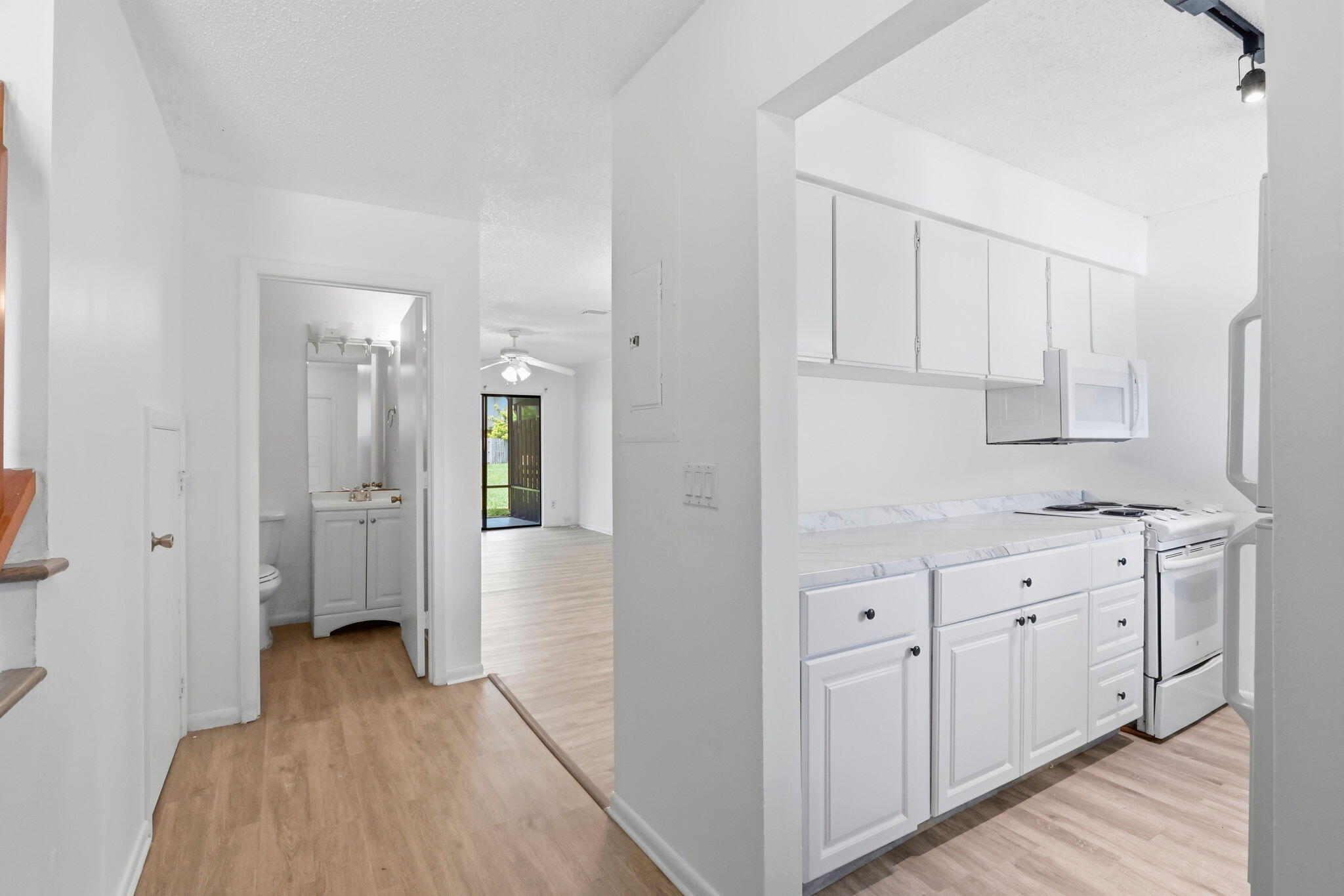 2305 Seaside Drive Property Photo 4