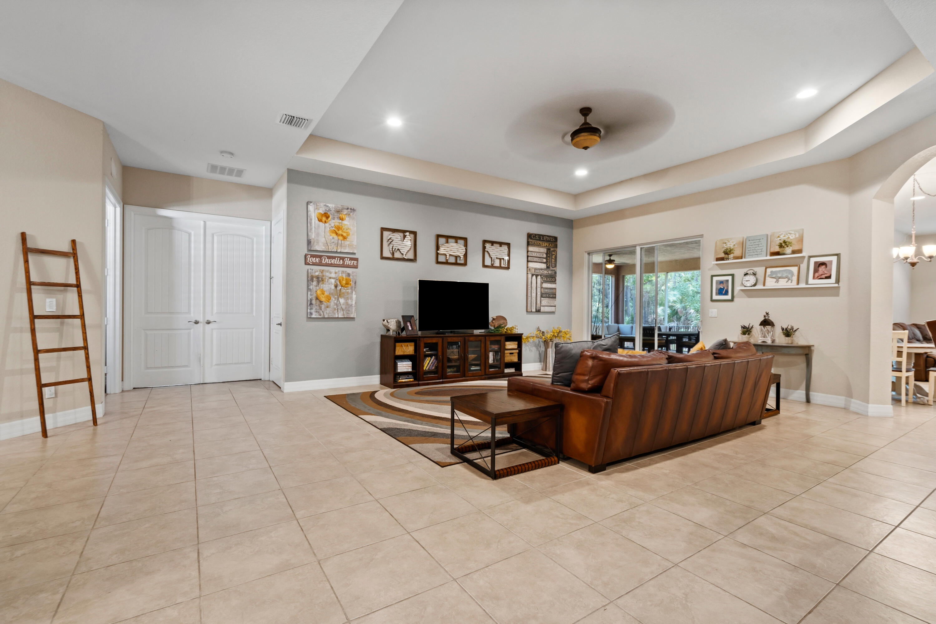 6019 Sw Longspur Lane Property Photo 4