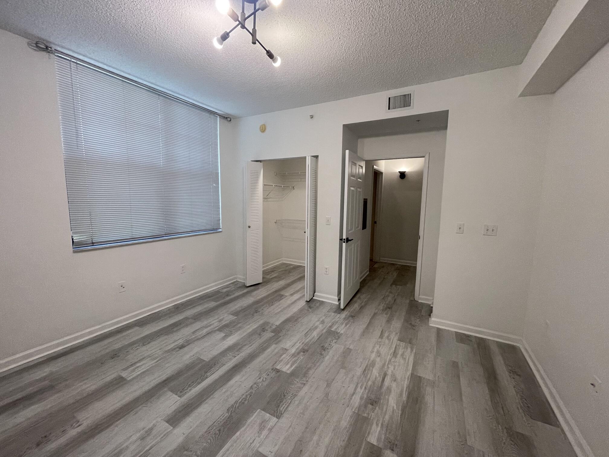 1919 Van Buren Street 109a Property Photo 13