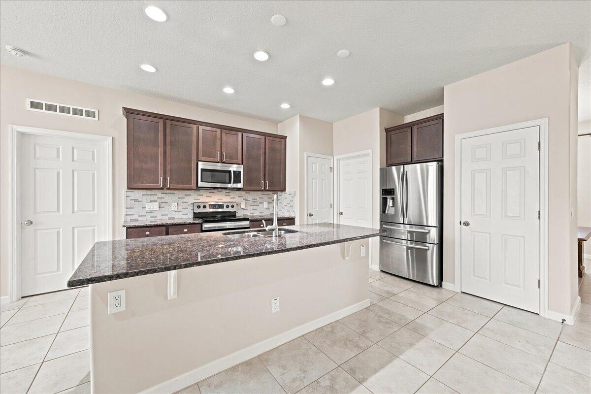 777 Indigo Street Se Property Photo 12