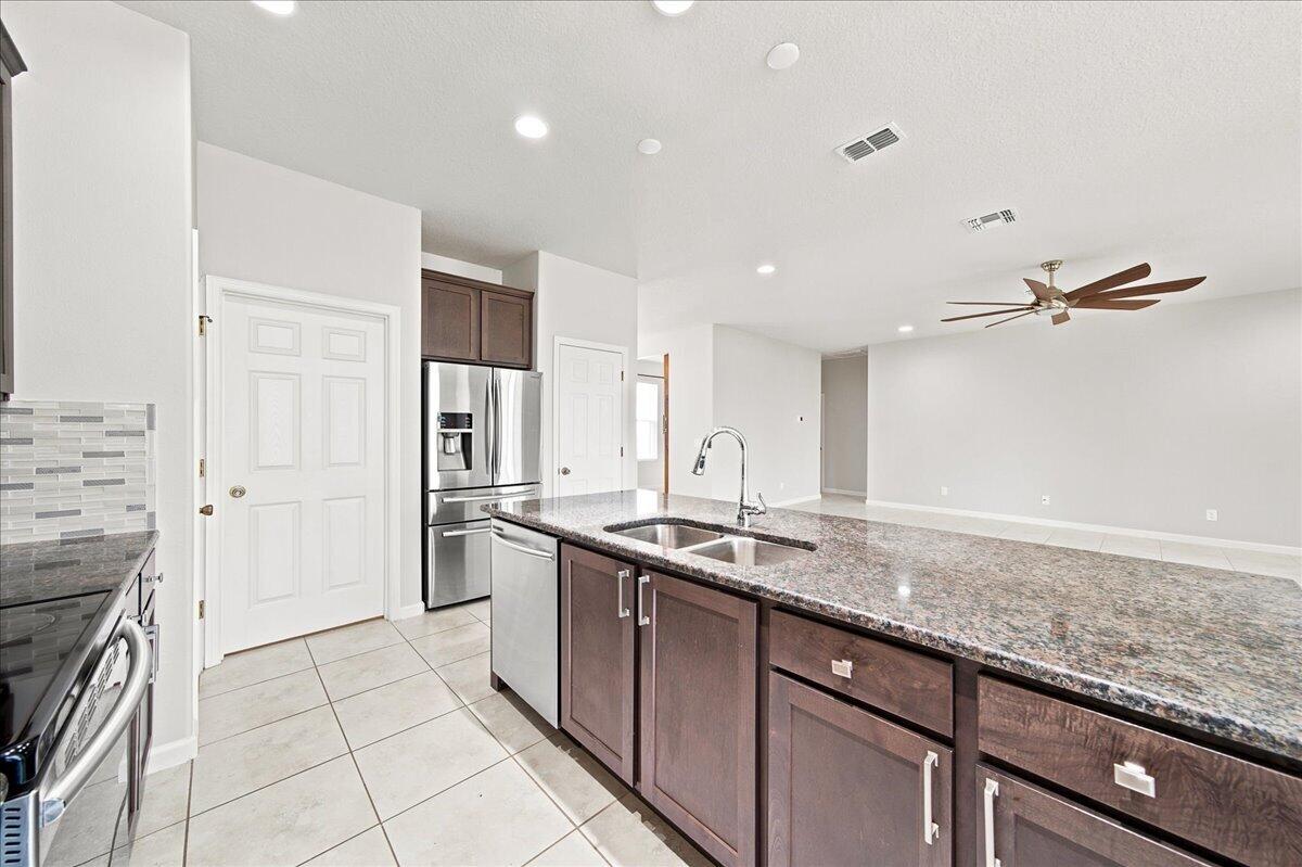 777 Indigo Street Se Property Photo 13