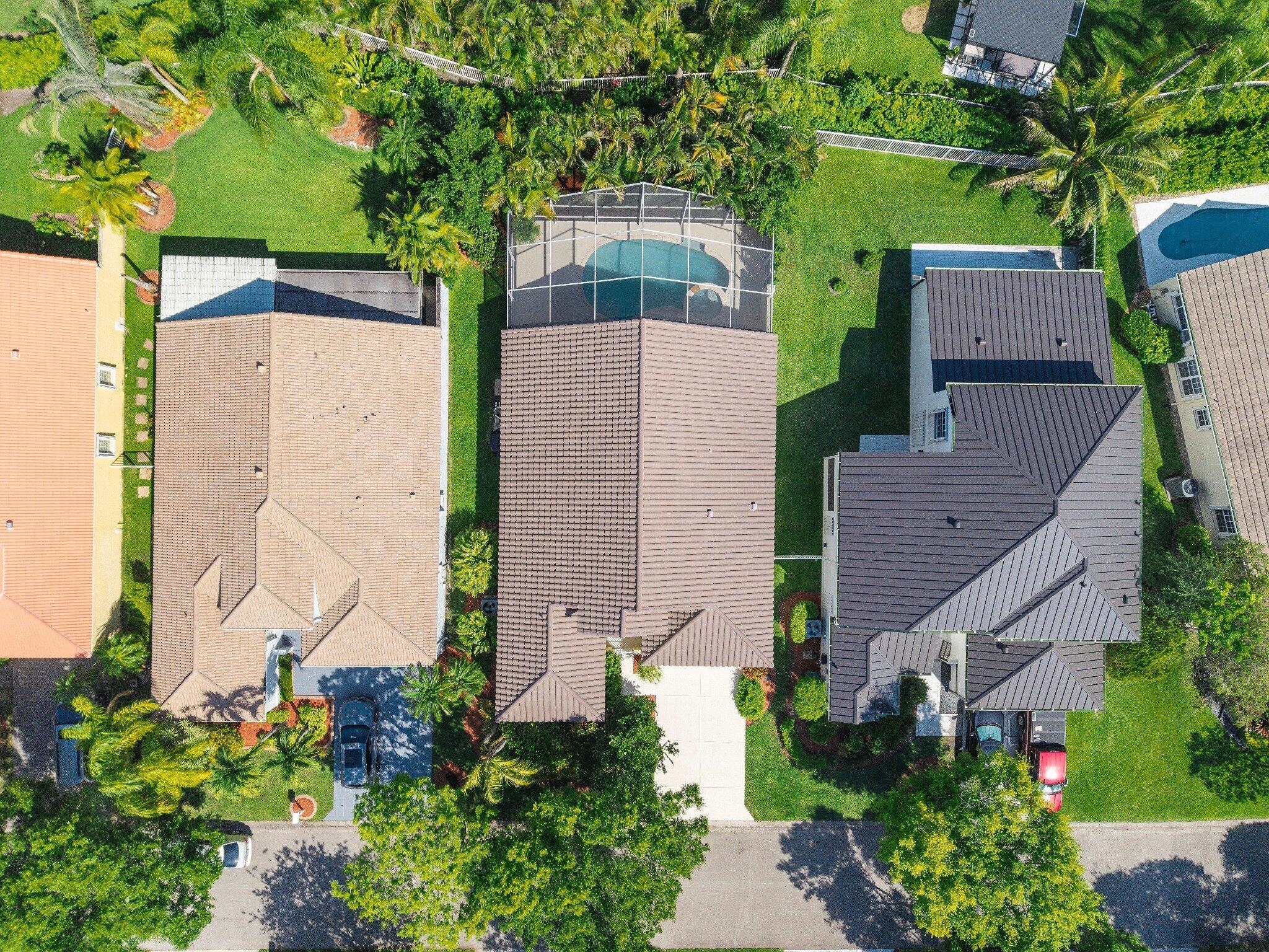 2016 Island Circle Property Photo 3