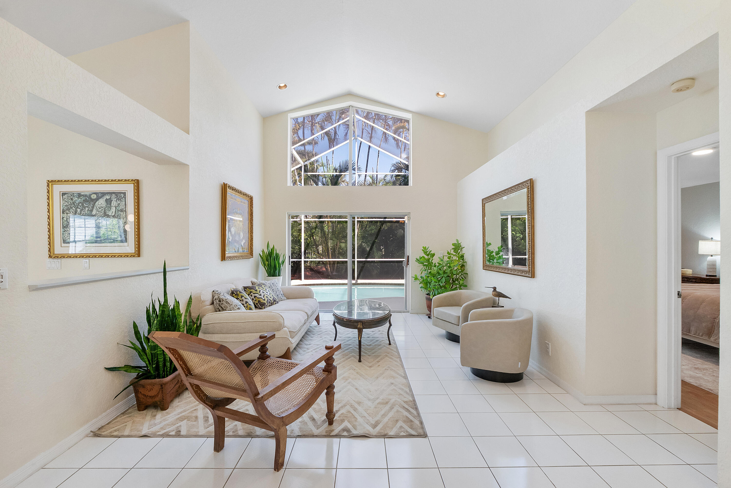 2016 Island Circle Property Photo 4