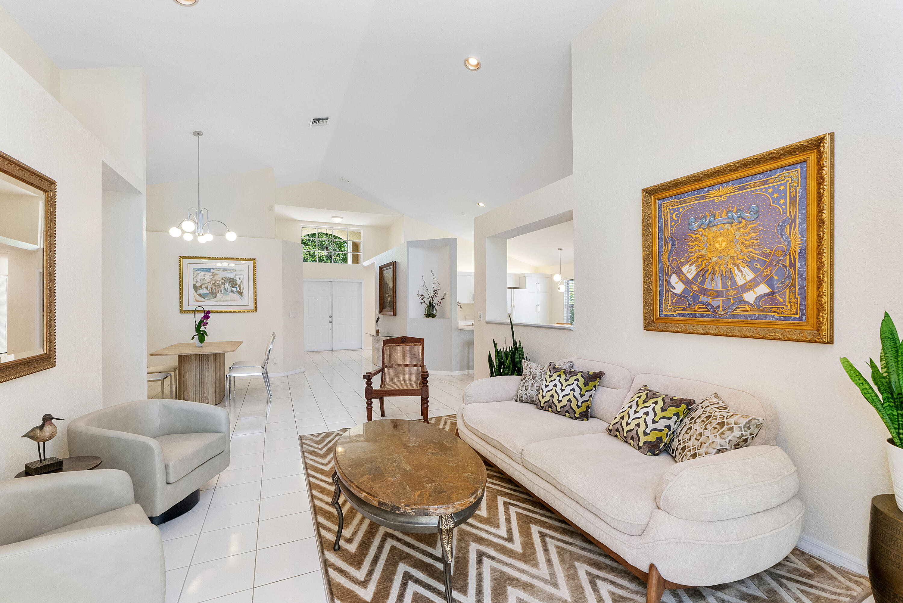 2016 Island Circle Property Photo 5
