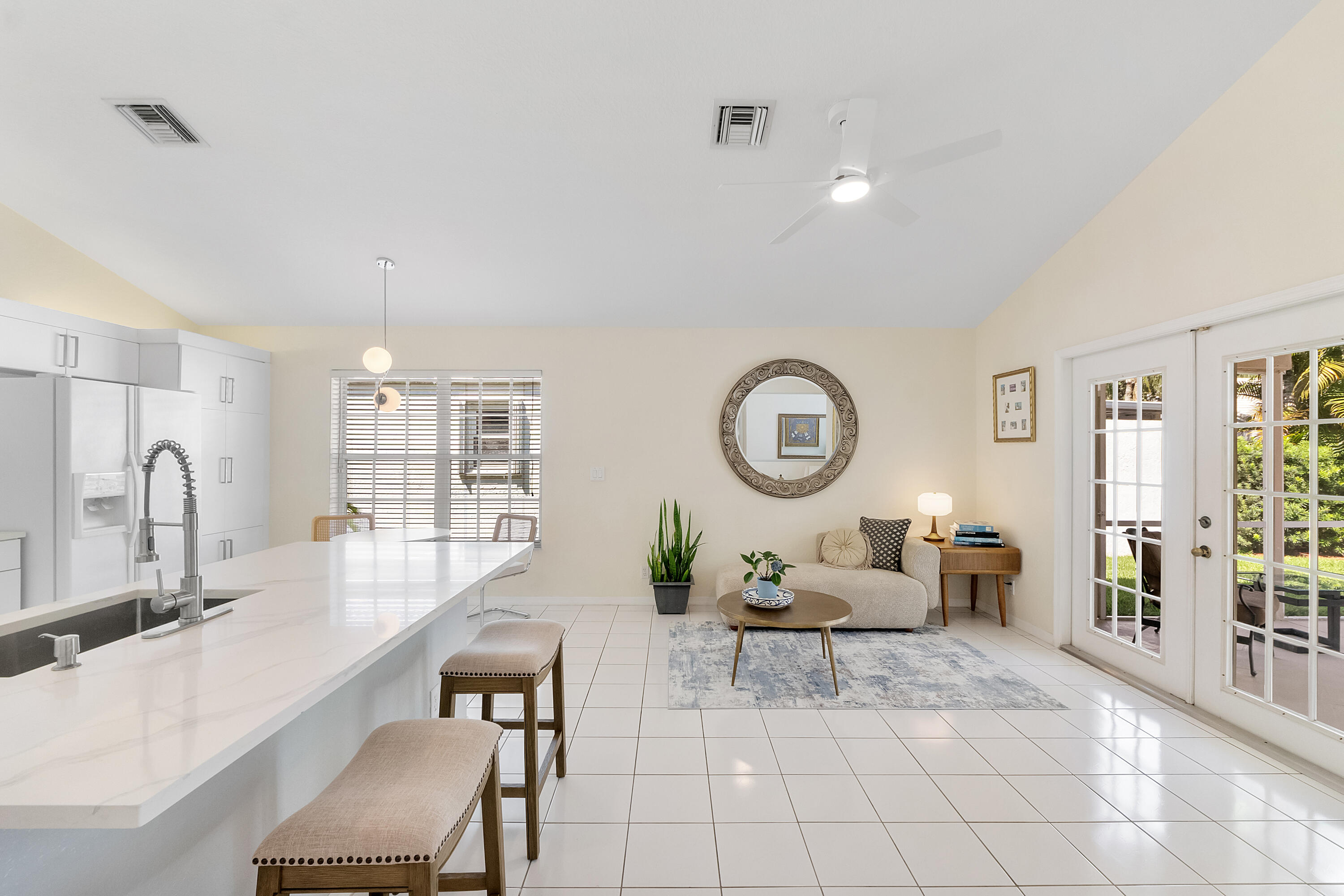 2016 Island Circle Property Photo 7