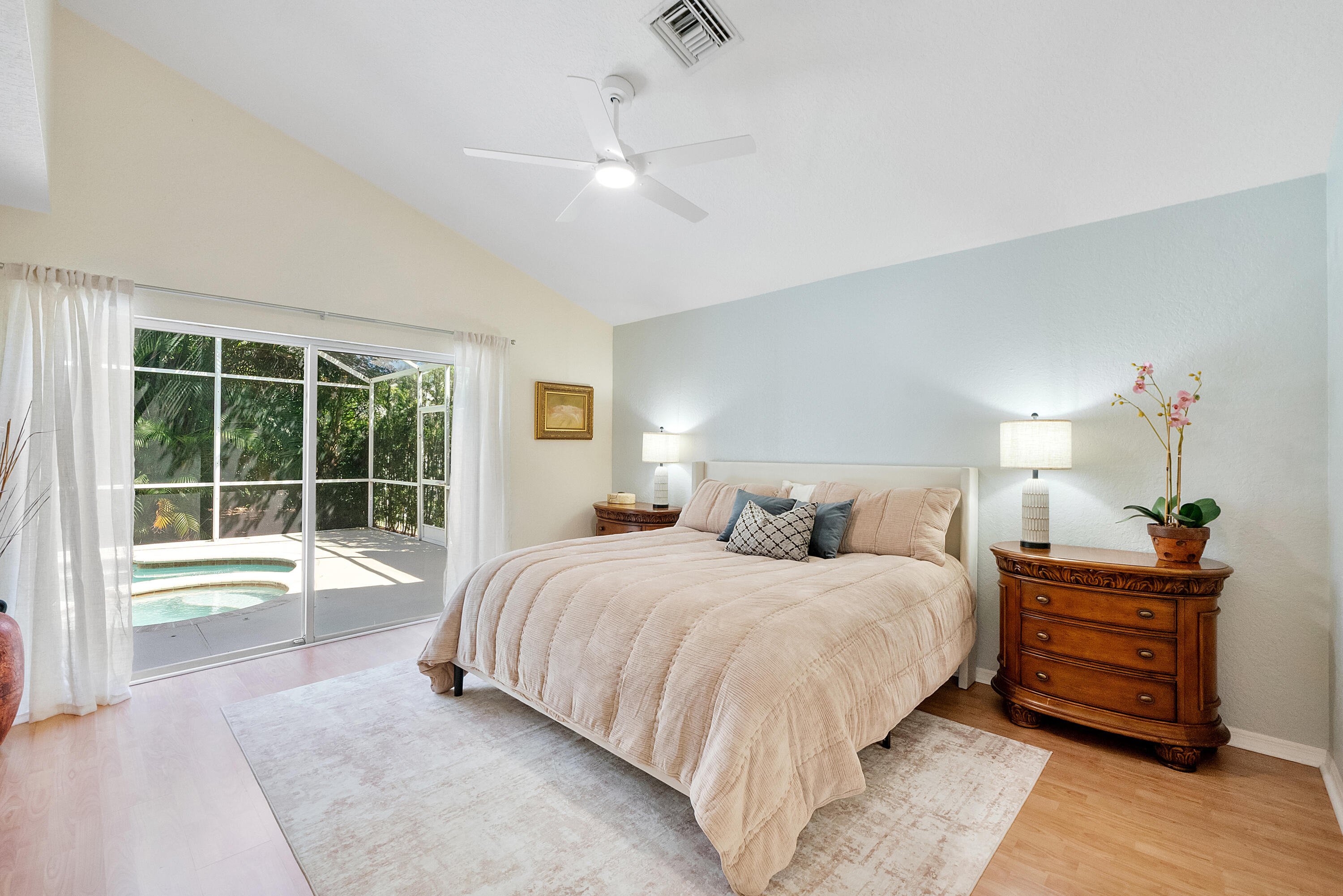 2016 Island Circle Property Photo 12