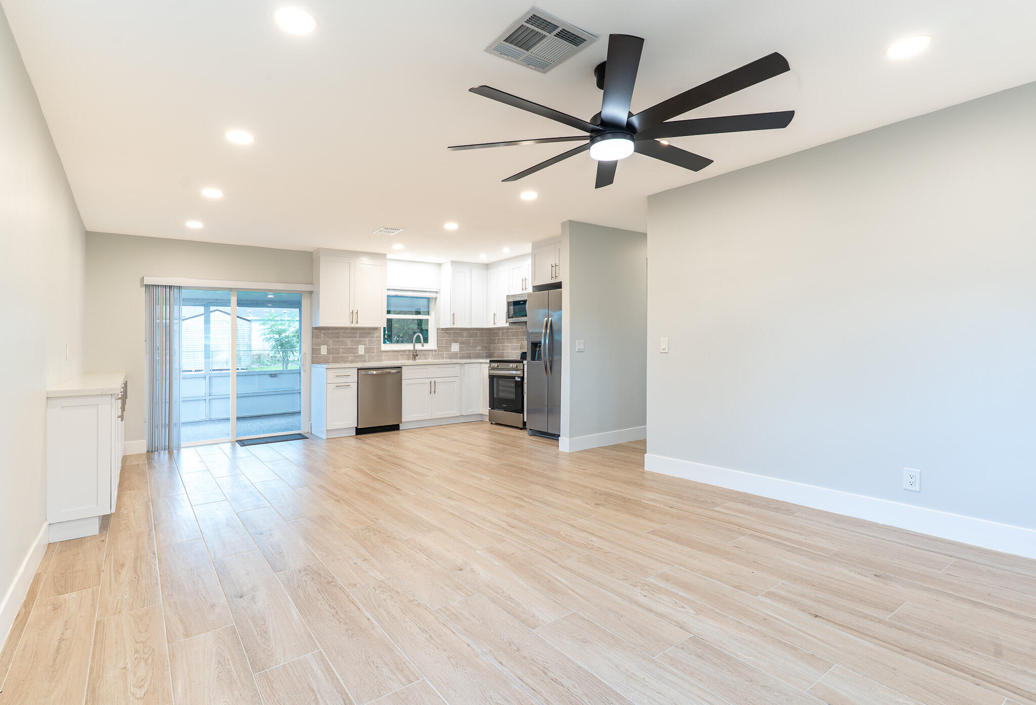 7430 Cocoanut Drive Property Photo 4