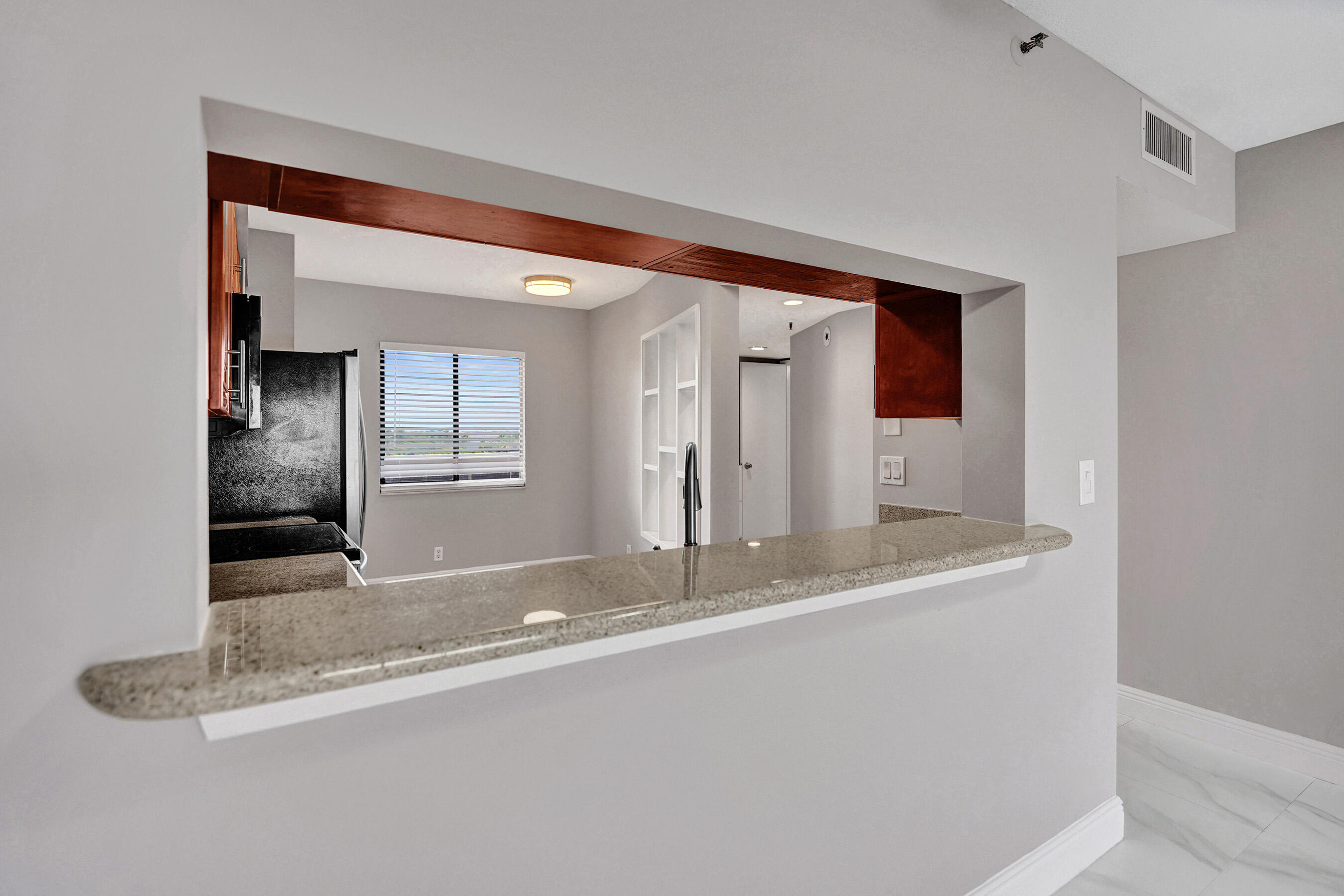 2200 S Cypress Bend Drive 707 Property Photo 52