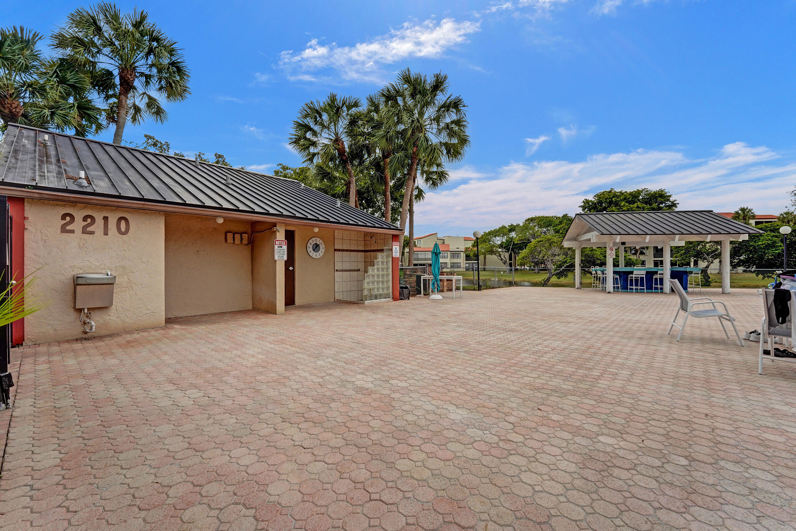 2200 S Cypress Bend Drive 707 Property Photo 60