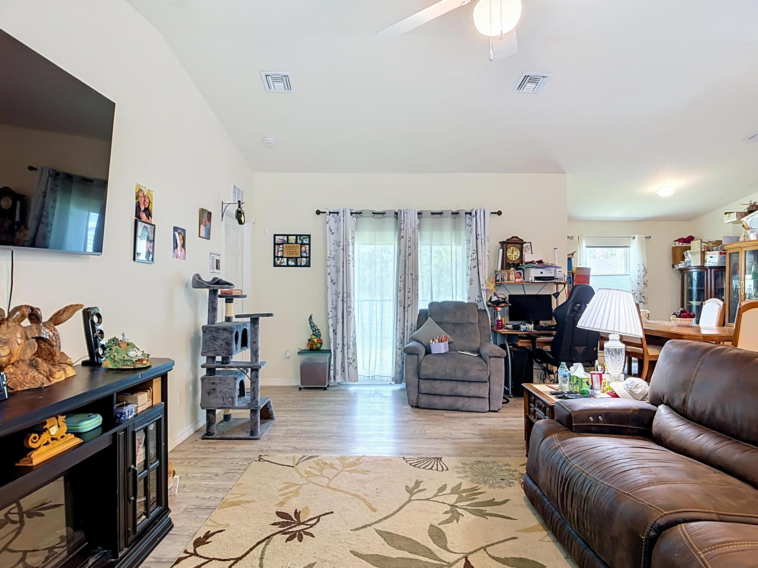 5042 Se Tradewinds Circle Property Photo 3