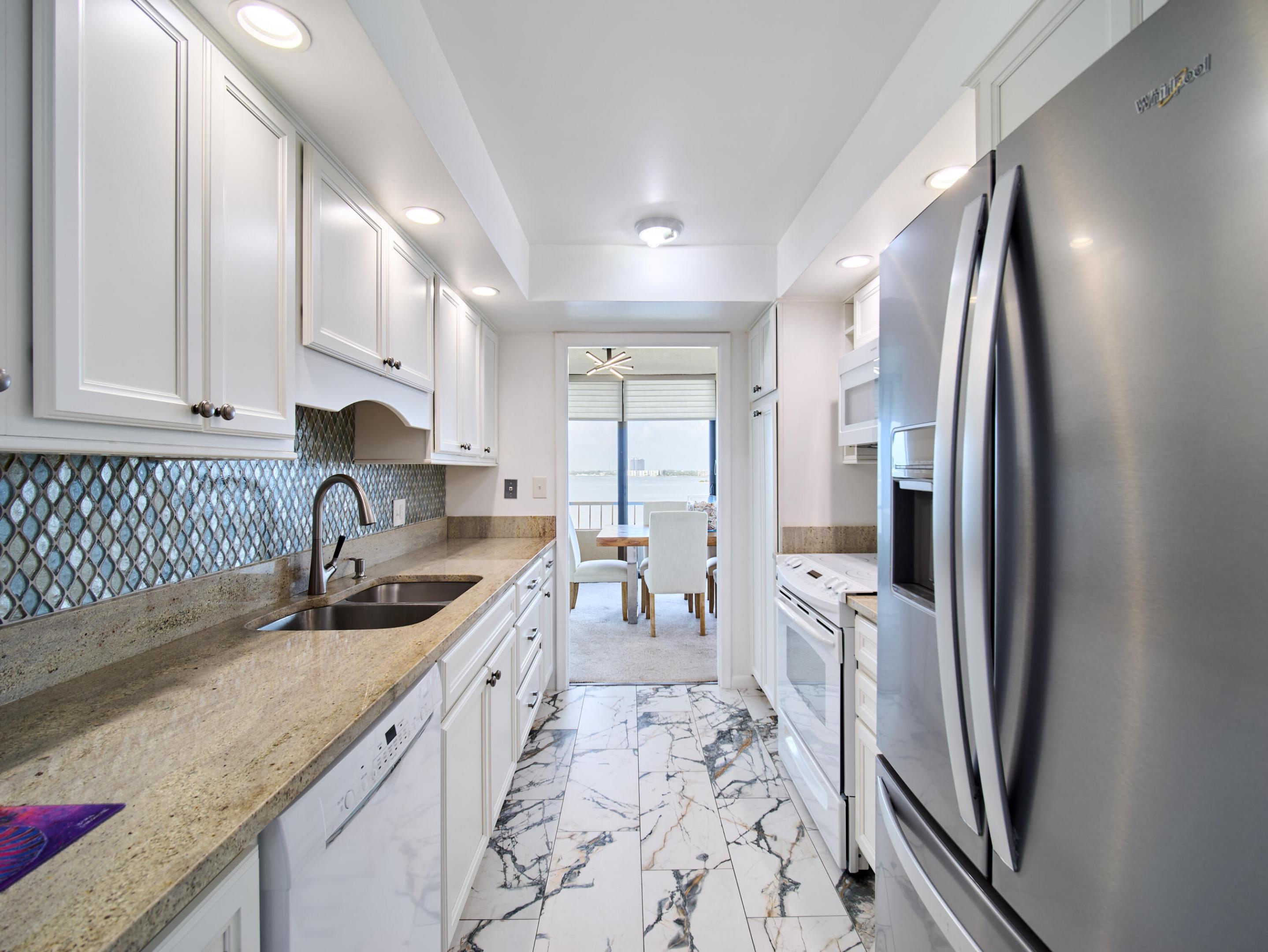 5550 N Ocean Drive 9d Property Photo 13