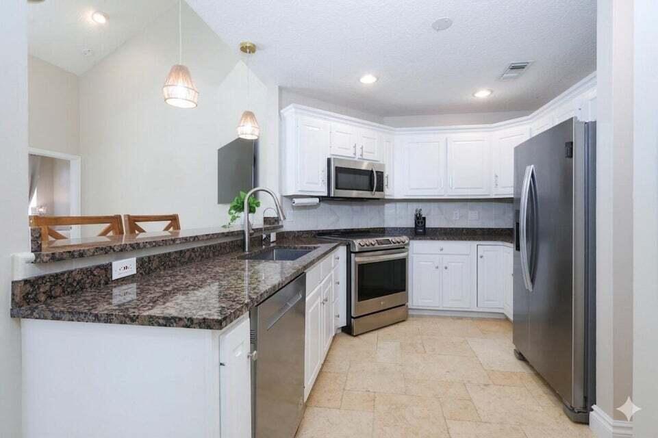 400 Seaside Lane Property Photo 6