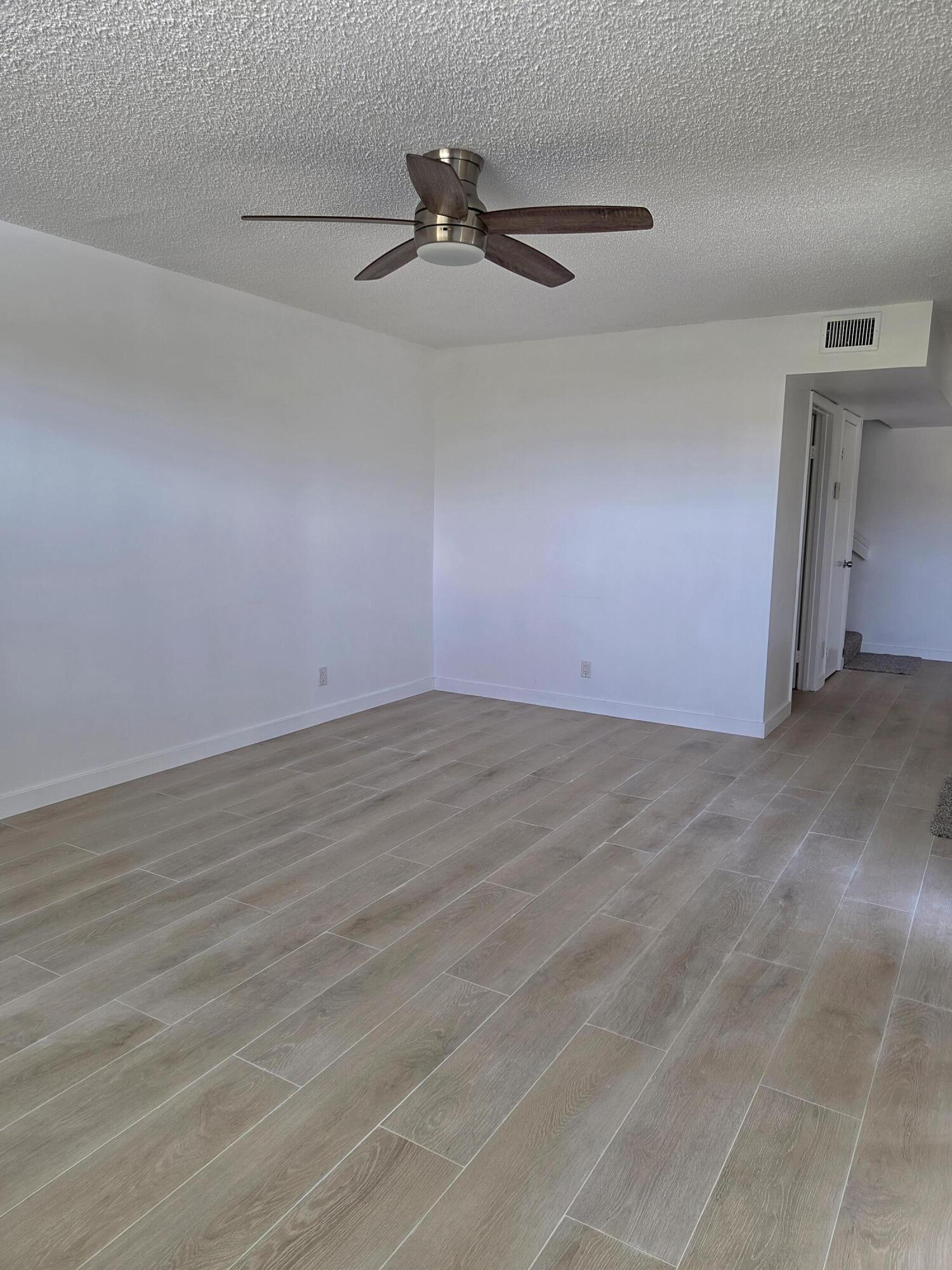 22 Springdale Circle Property Photo 6