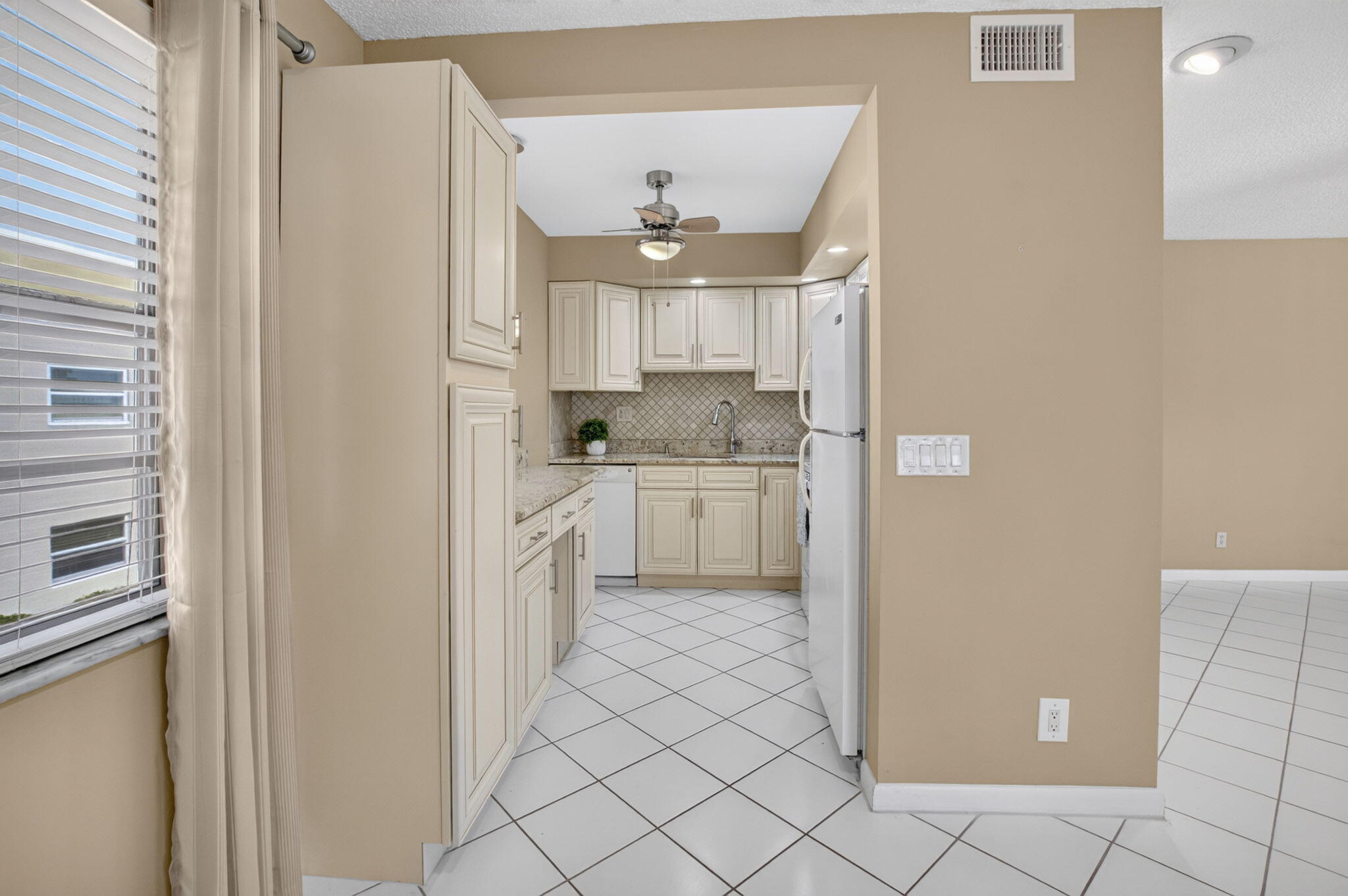 332 Capri G Property Photo 14