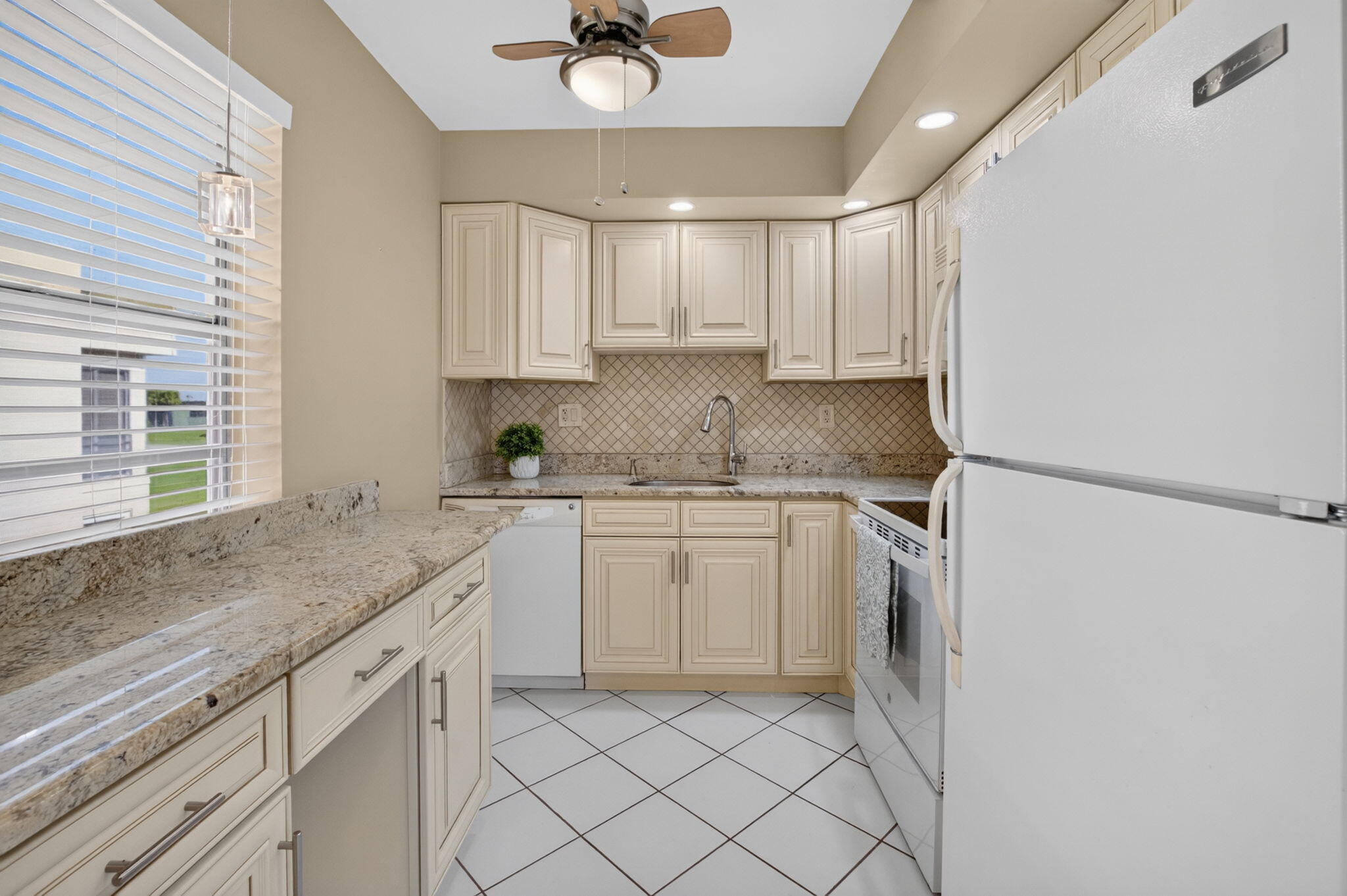 332 Capri G Property Photo 15