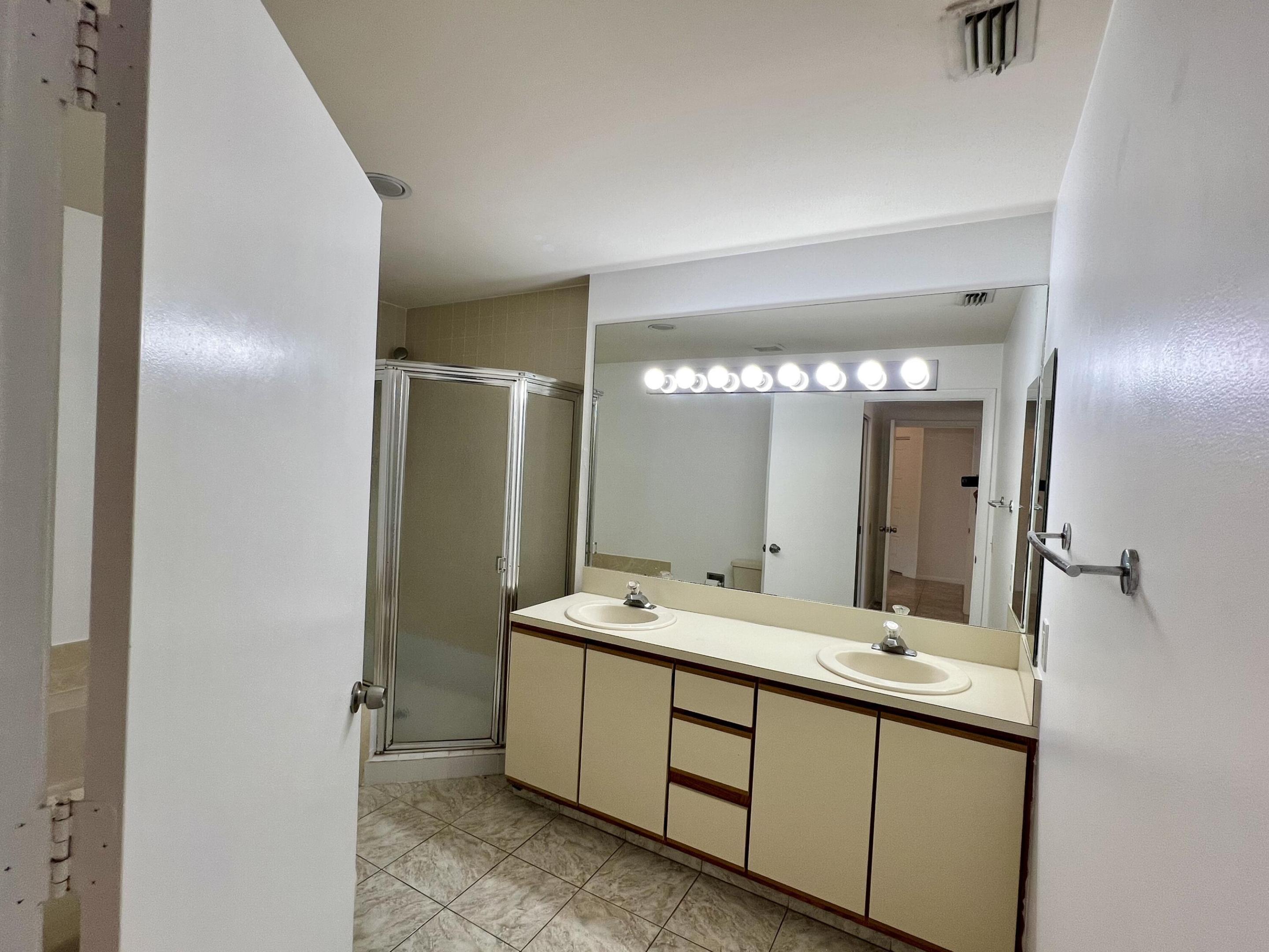 108 Half Moon Circle B3 Property Photo 12