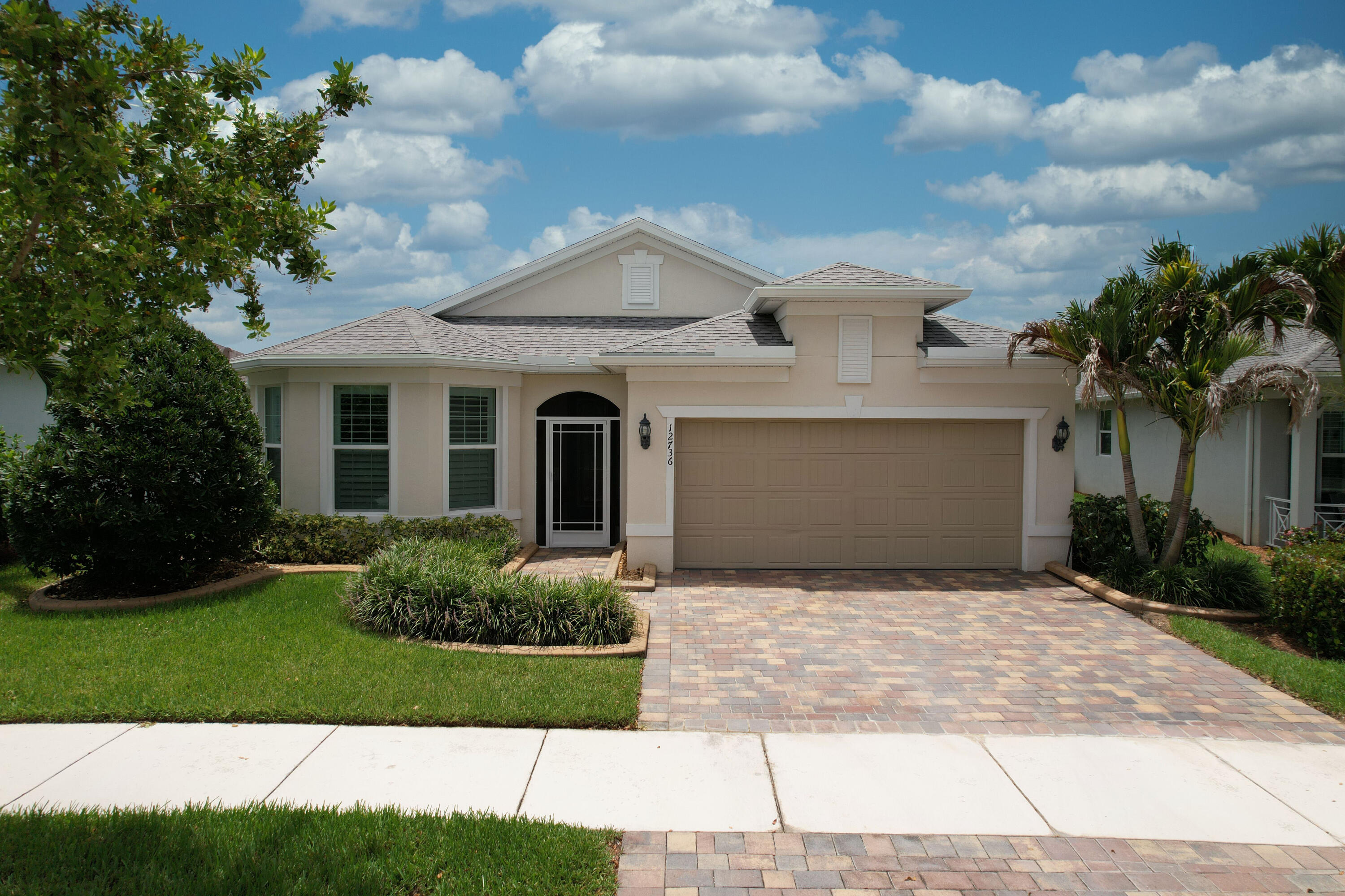 12736 SW CATTLEYA Lane Property Photo 1