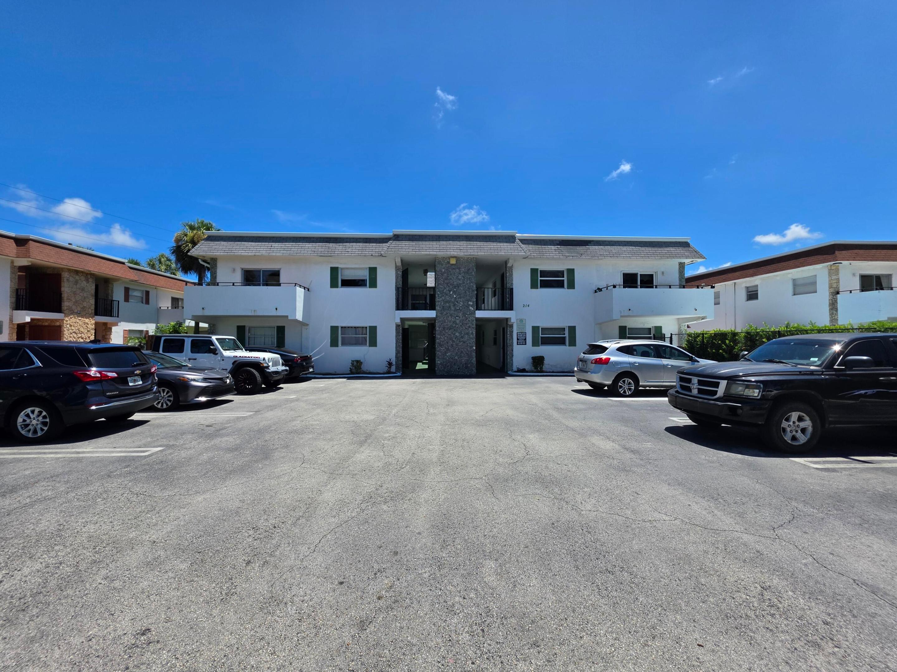 214 SW 1ST Street I-2 Property Photo 1