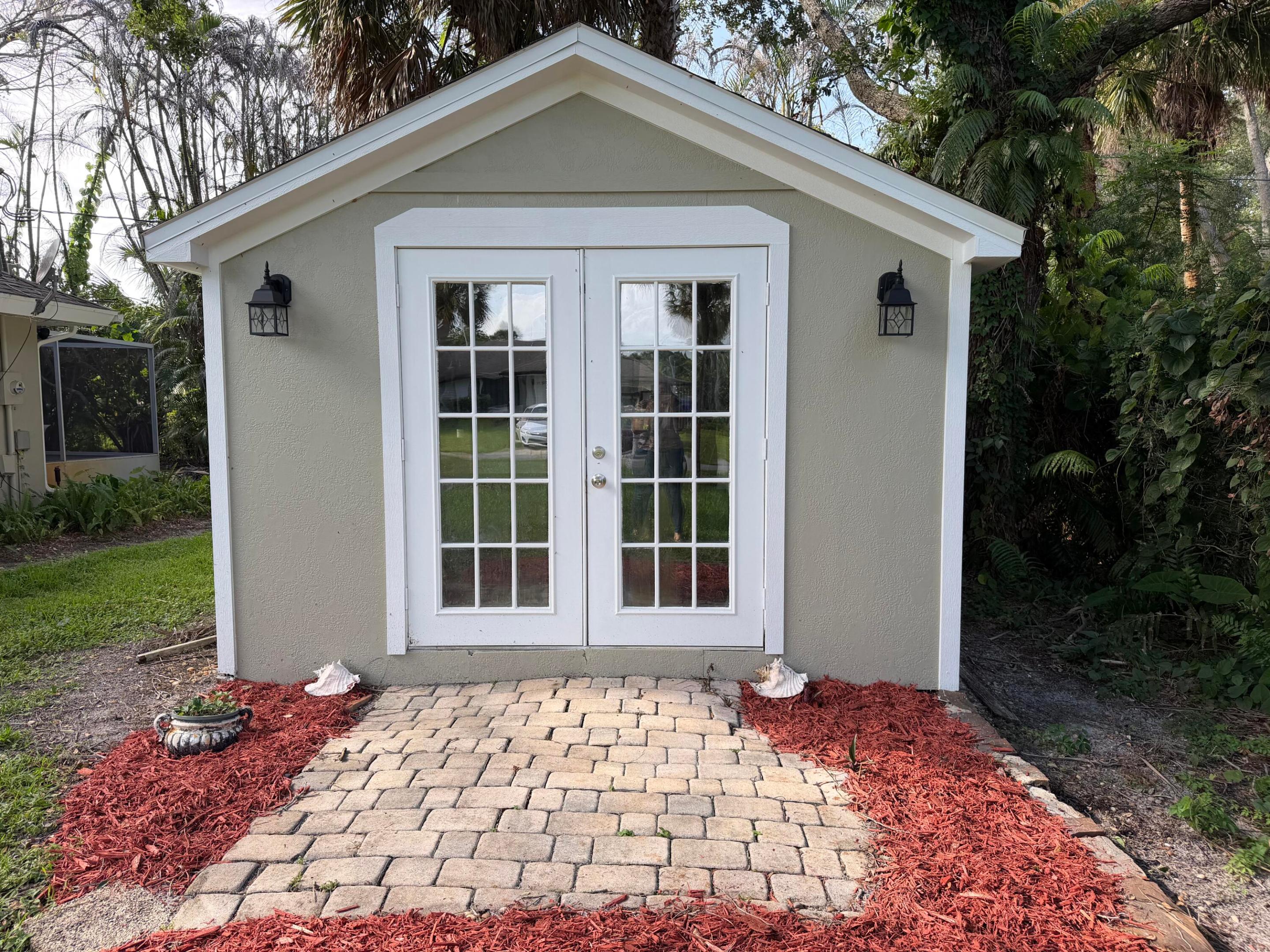 1290 5th Place Property Photo 2