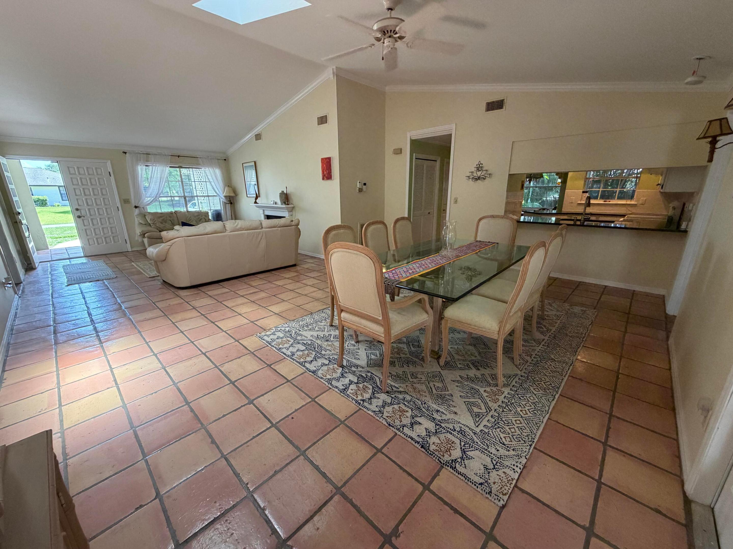 1290 5th Place Property Photo 4