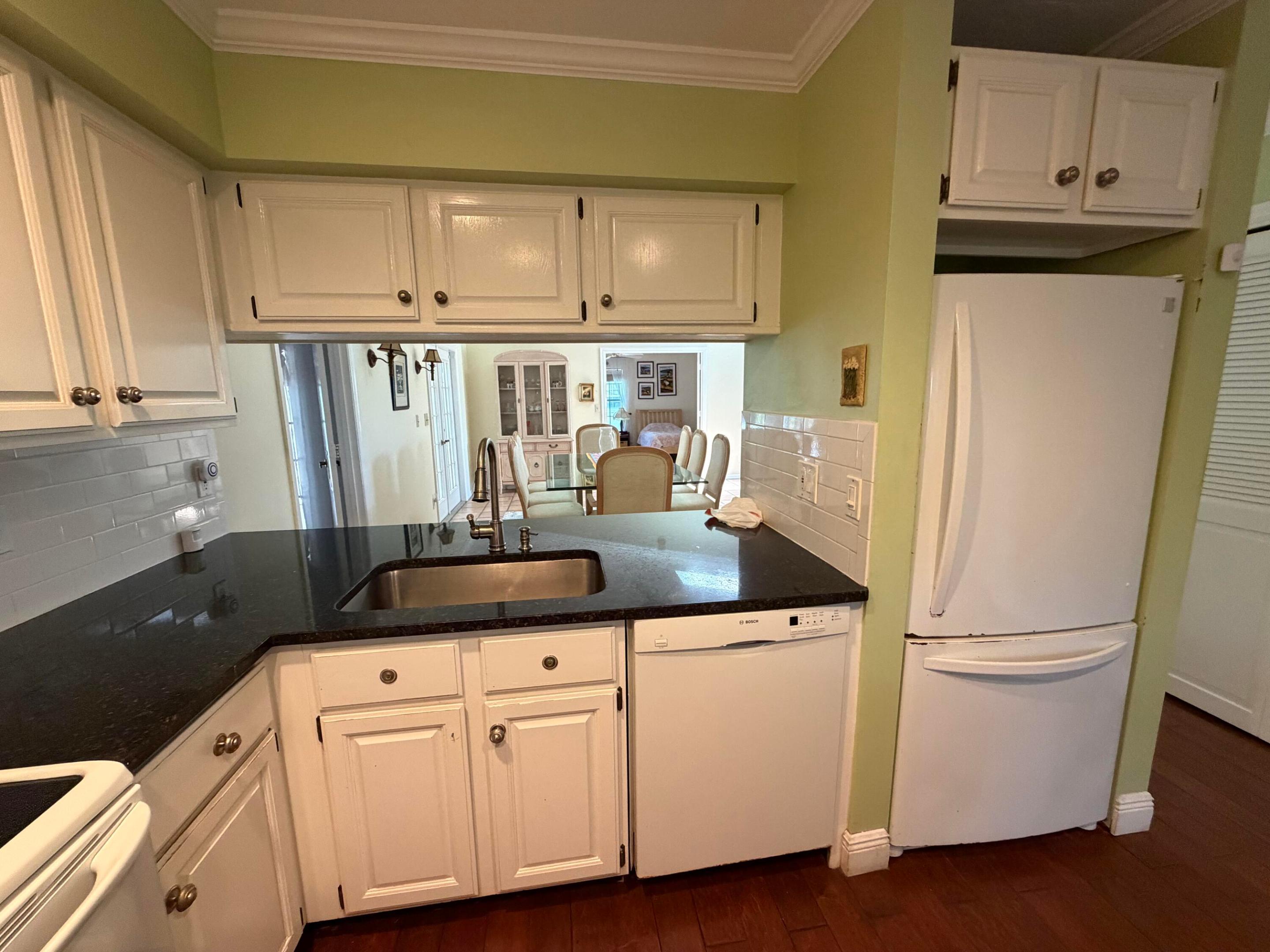 1290 5th Place Property Photo 6