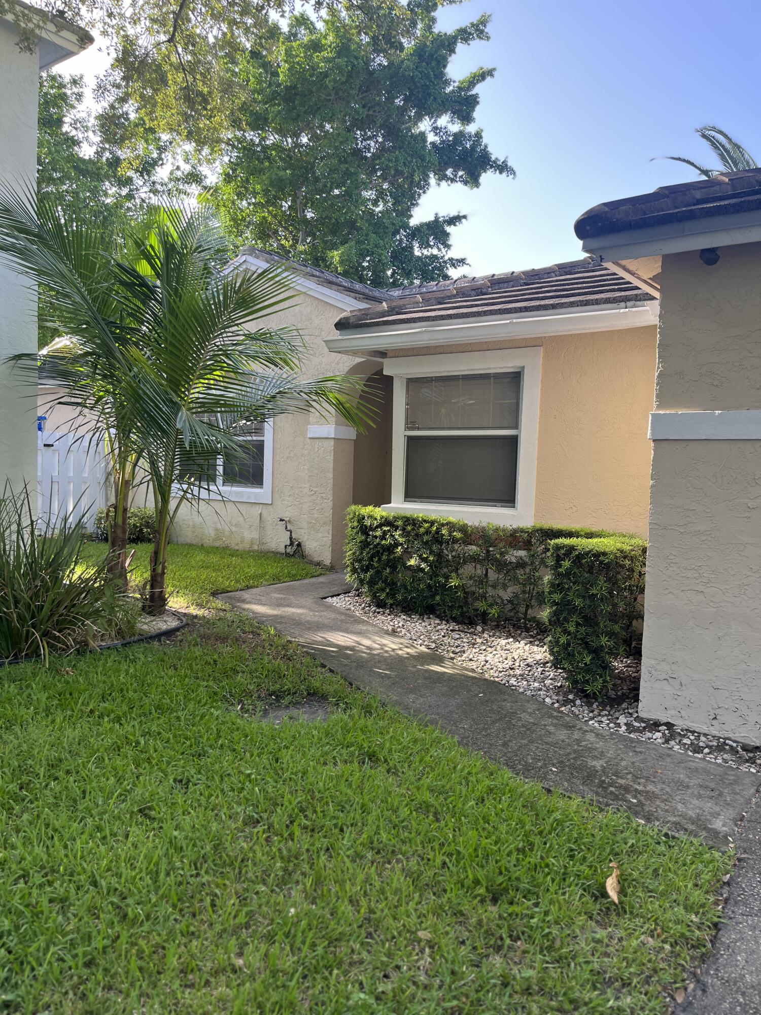 845 Nw 98th Avenue Property Photo 2