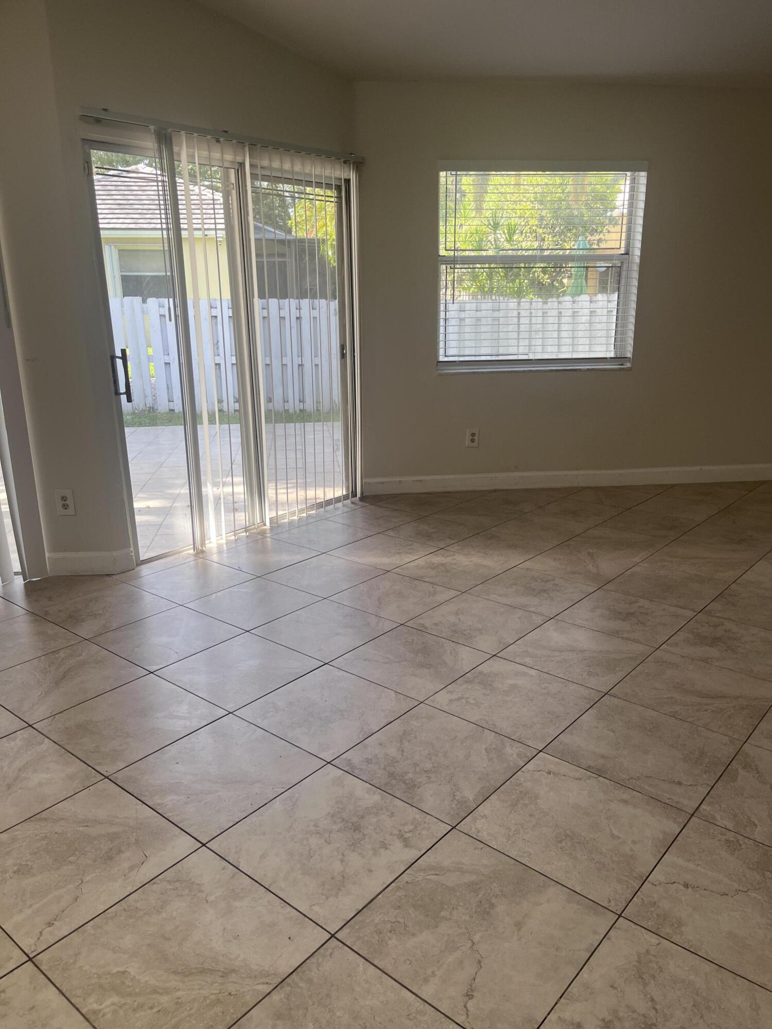 845 Nw 98th Avenue Property Photo 8