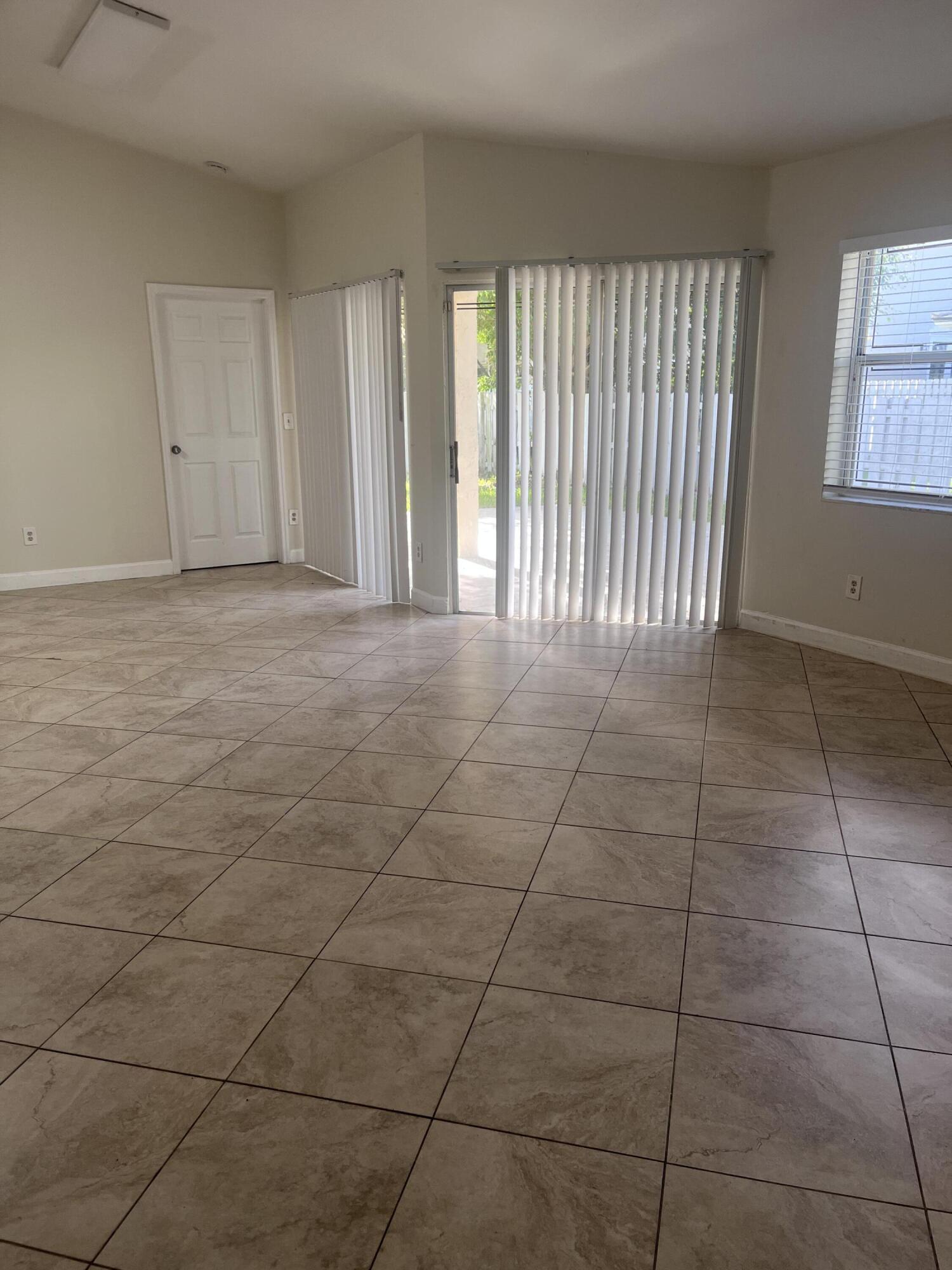 845 Nw 98th Avenue Property Photo 11