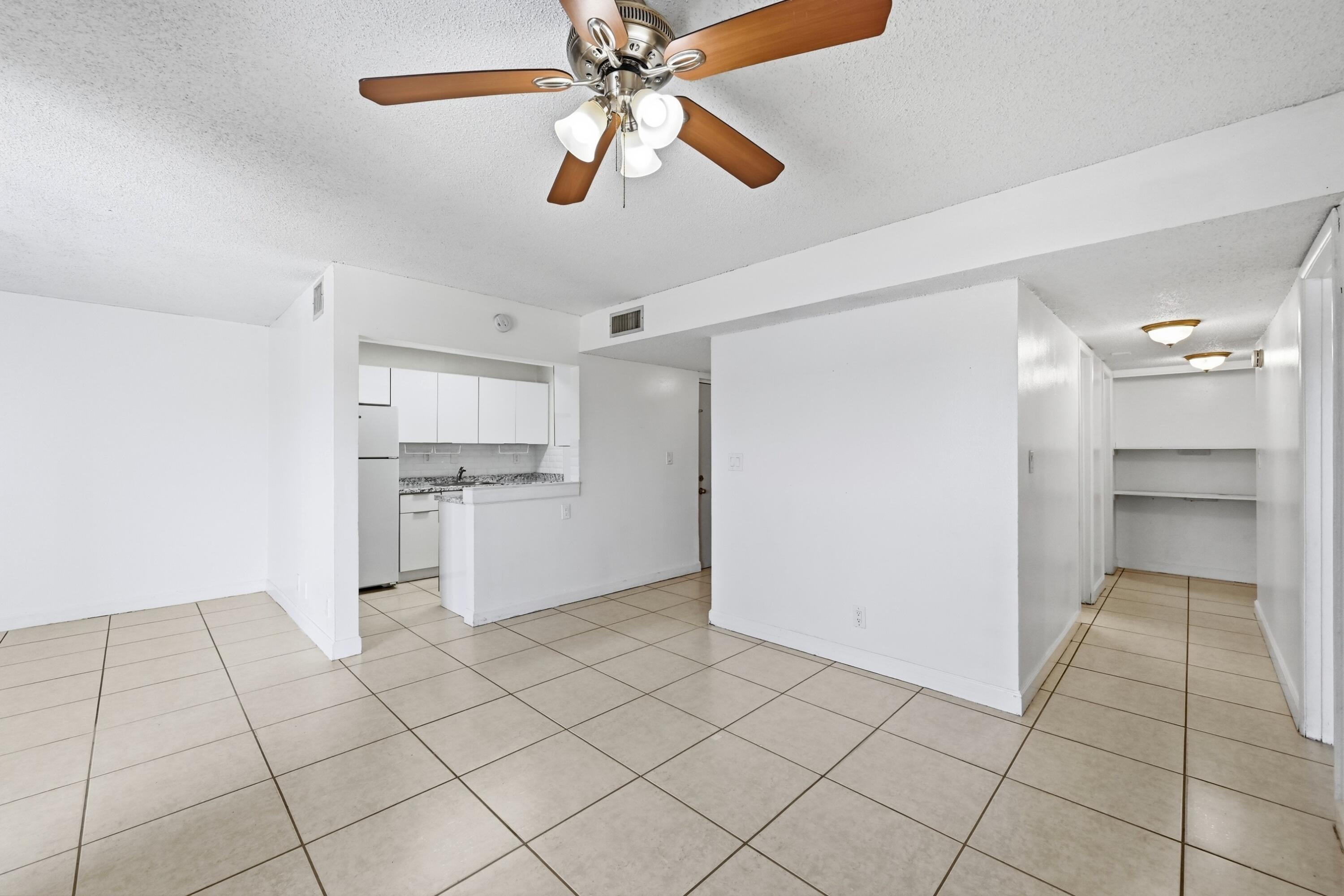 505 S Pine Island Road B310 Property Photo 11