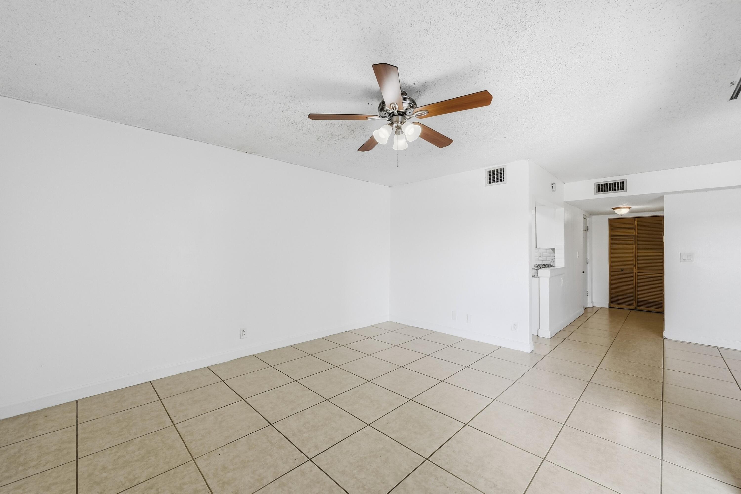 505 S Pine Island Road B310 Property Photo 12