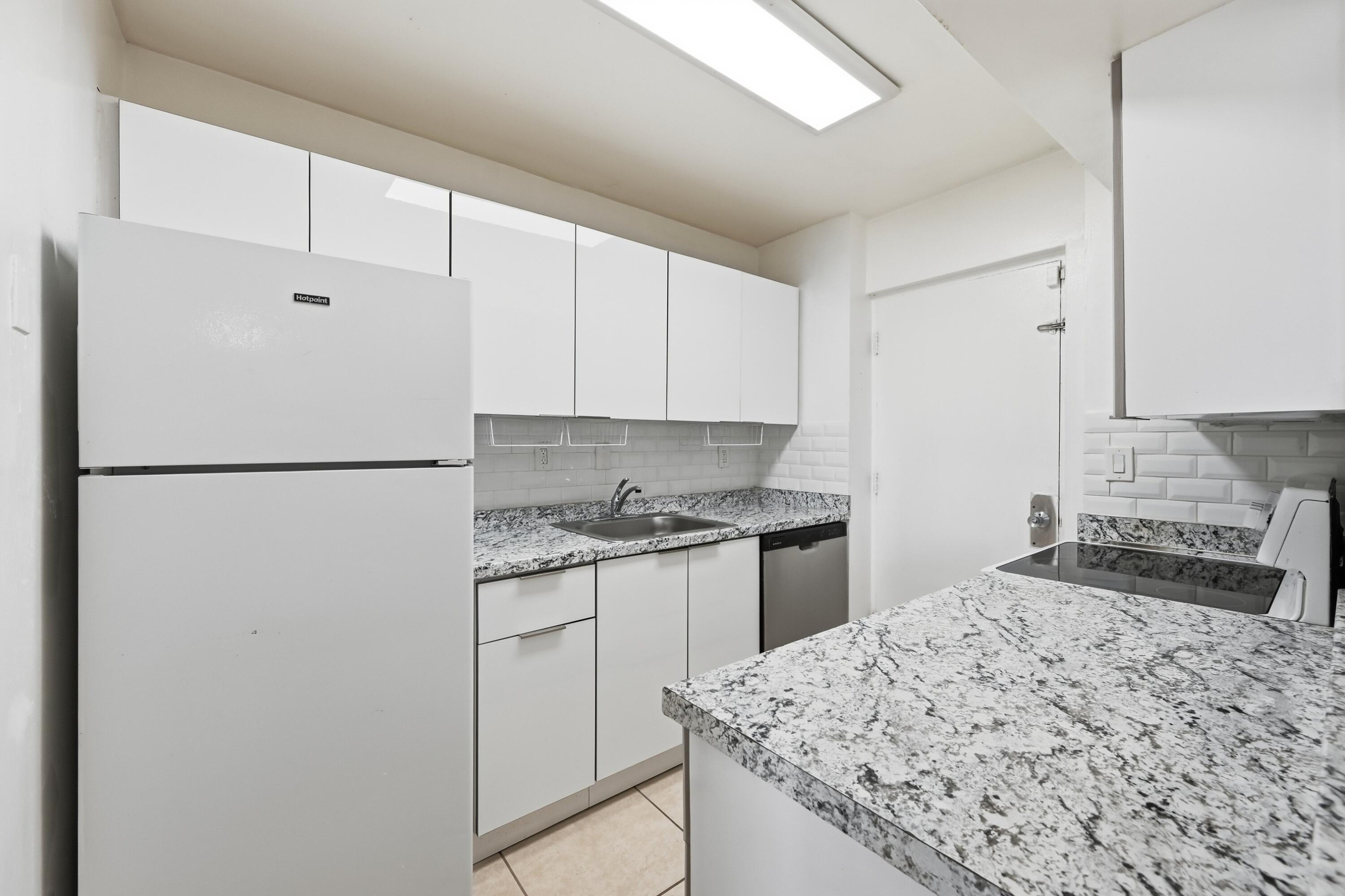 505 S Pine Island Road B310 Property Photo 15