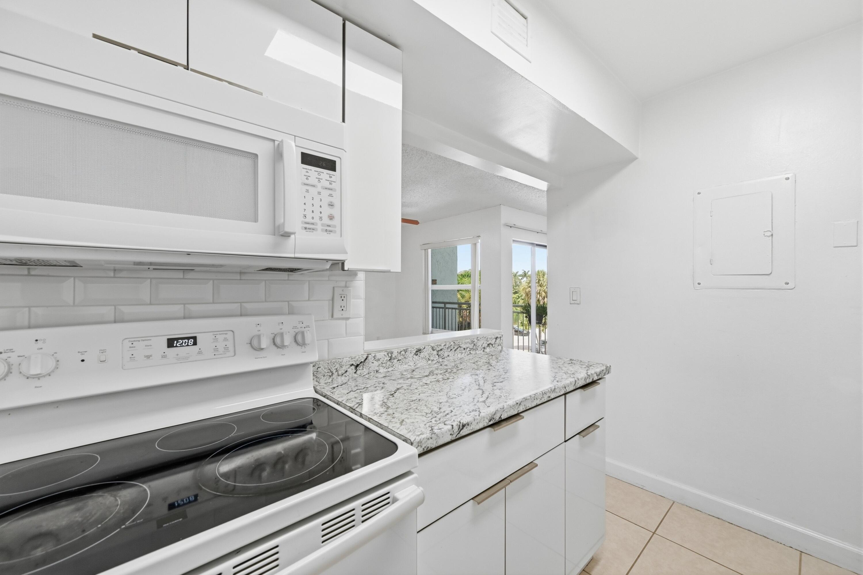 505 S Pine Island Road B310 Property Photo 17
