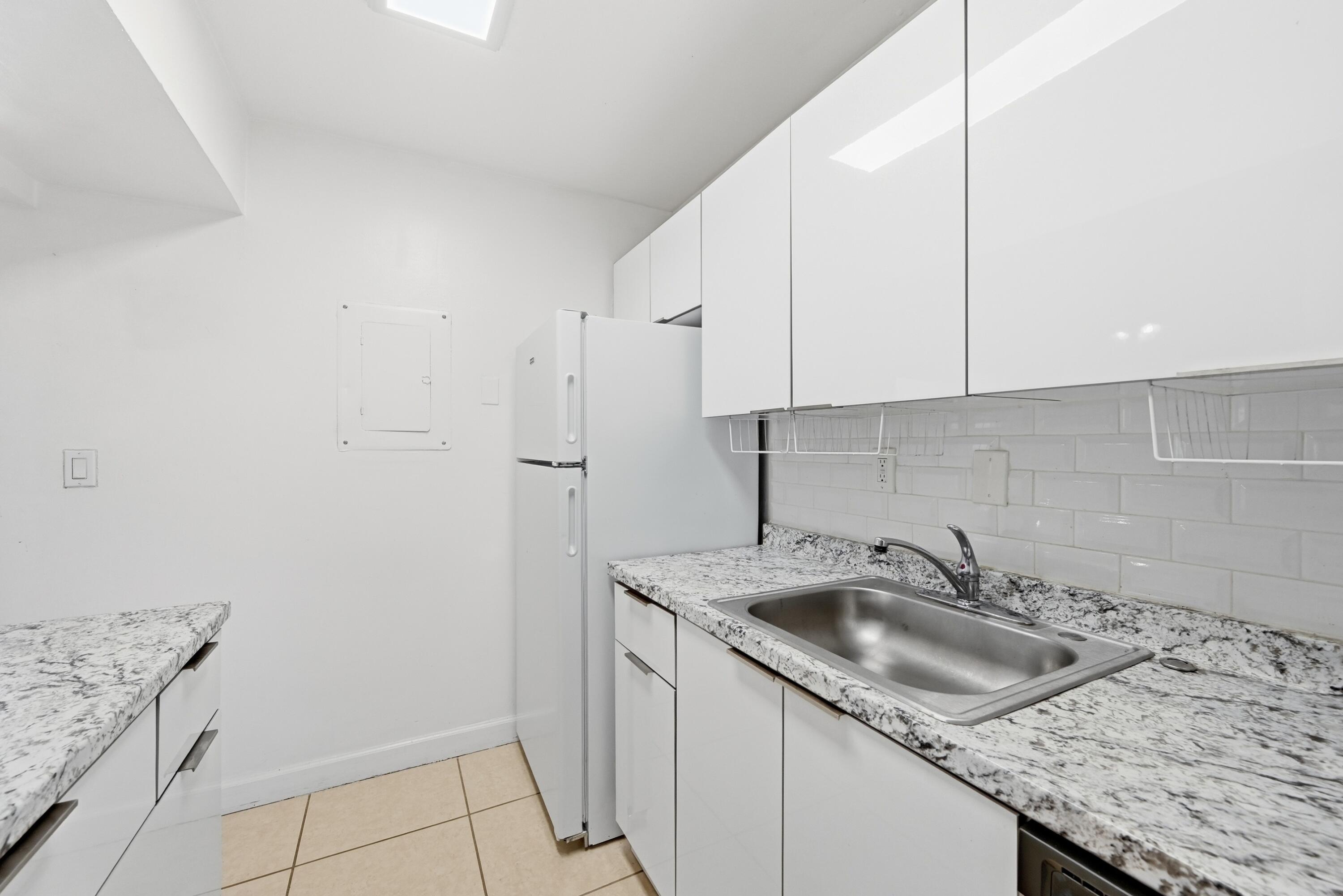505 S Pine Island Road B310 Property Photo 18