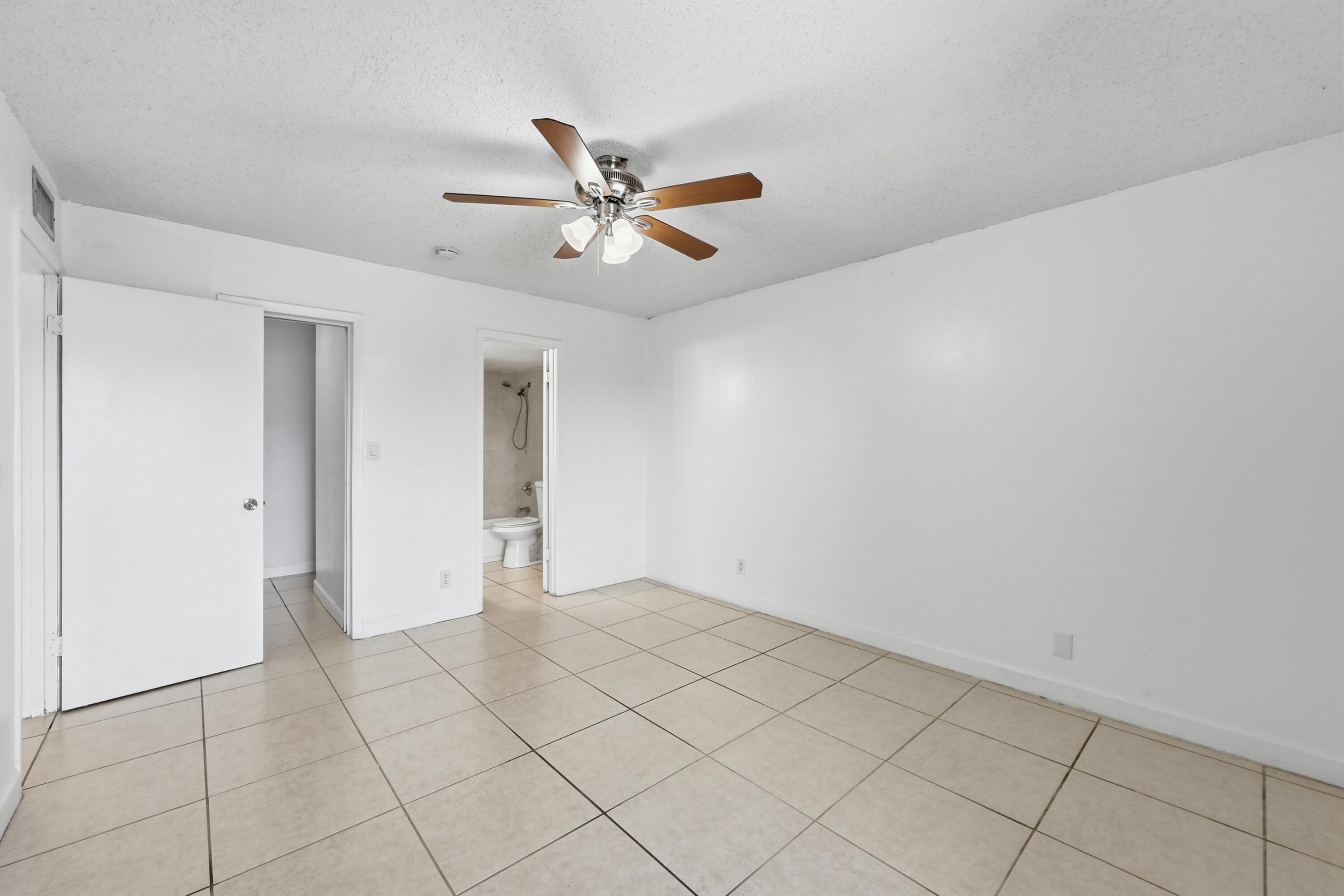 505 S Pine Island Road B310 Property Photo 22