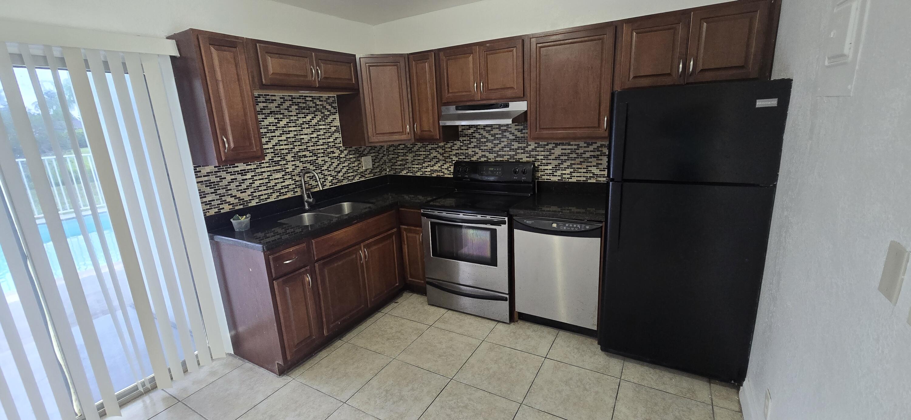 4011 Woodside Drive N-s Property Photo 4