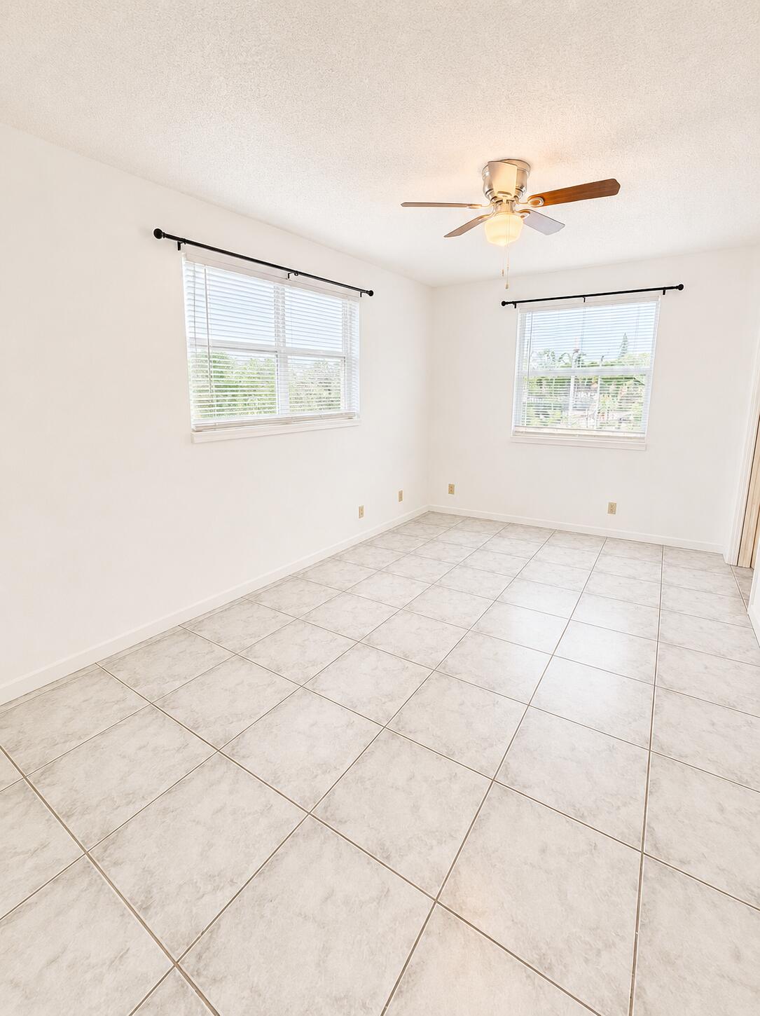 5951 Ne 14th Lane 301n Property Photo 4