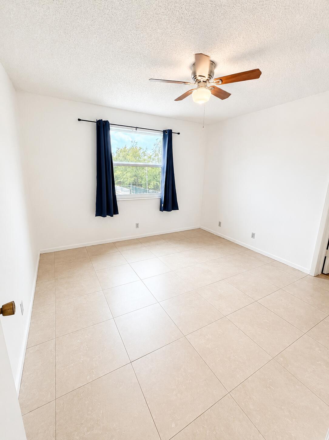 5951 Ne 14th Lane 301n Property Photo 5