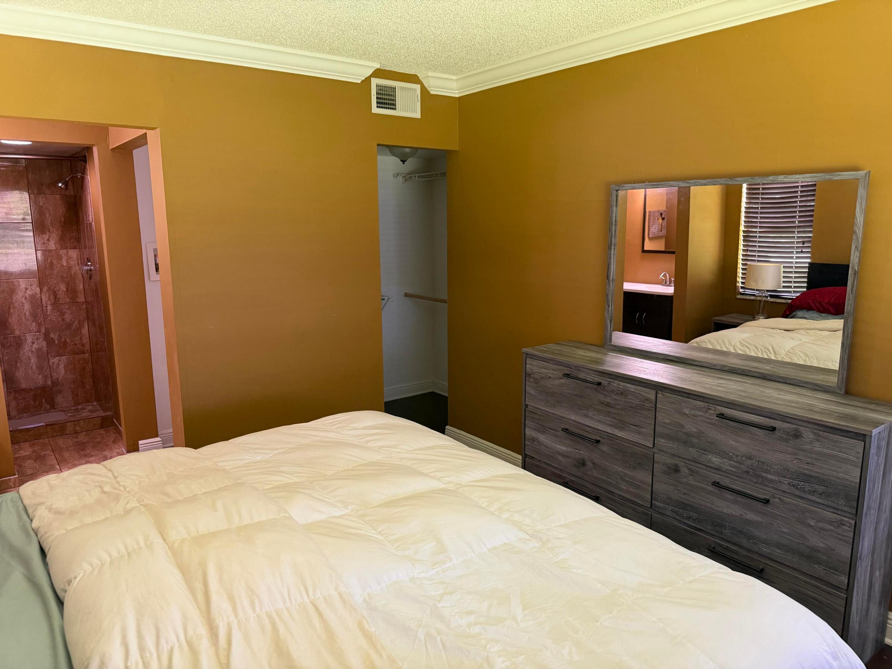 10001 Winding Lake Road 106 Property Photo 9