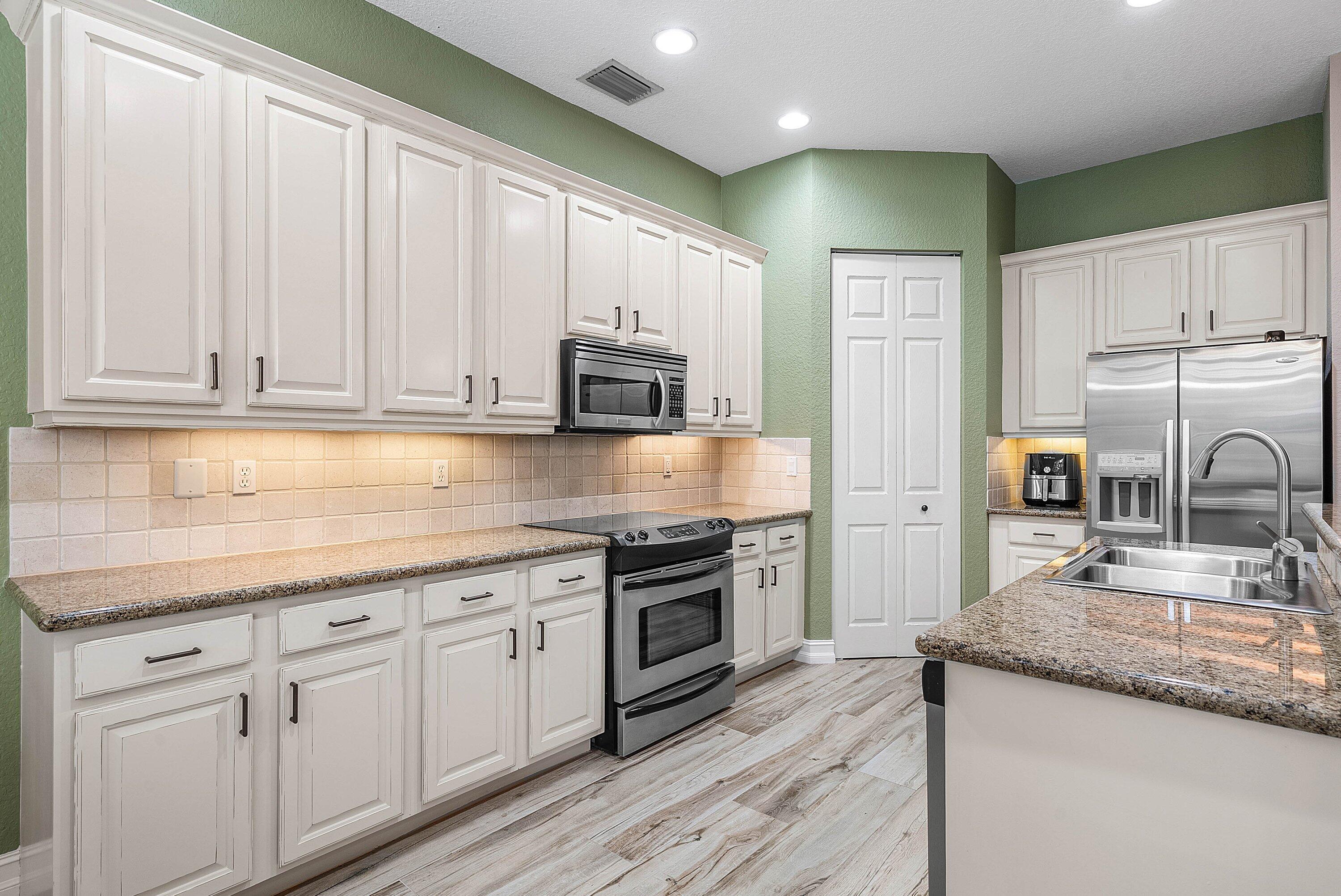8564 Breezy Oak Way Property Photo 16
