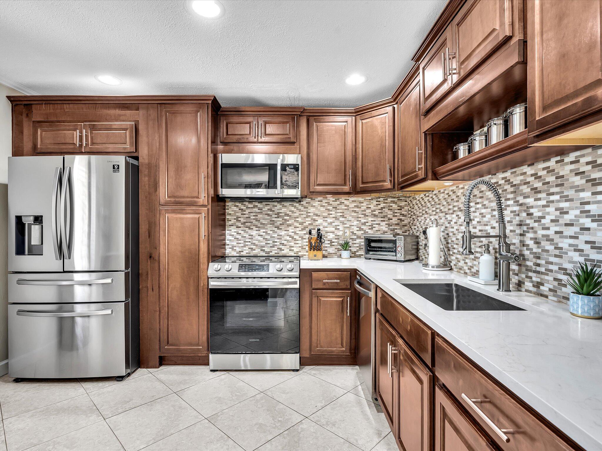 9256 Sabal Ridge Circle C Property Photo 3