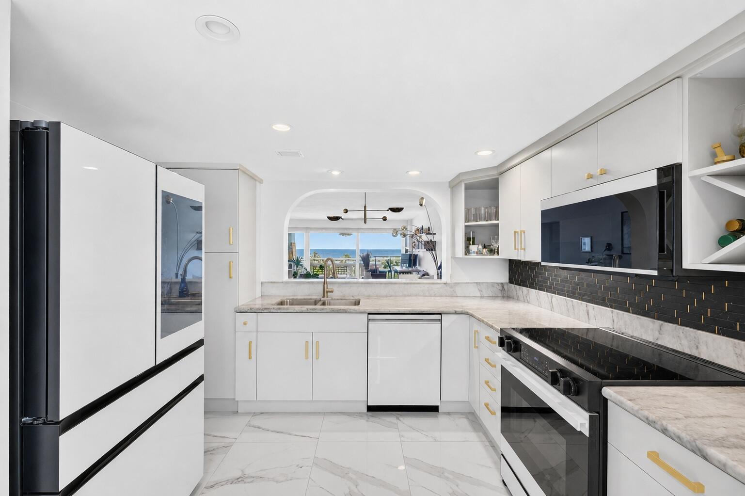 2000 S Ocean Drive 608 Property Photo 3