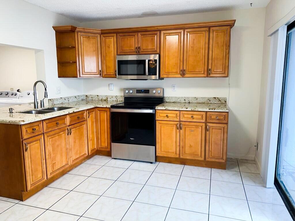 3094 Bermwood Lane 237 Property Photo 5