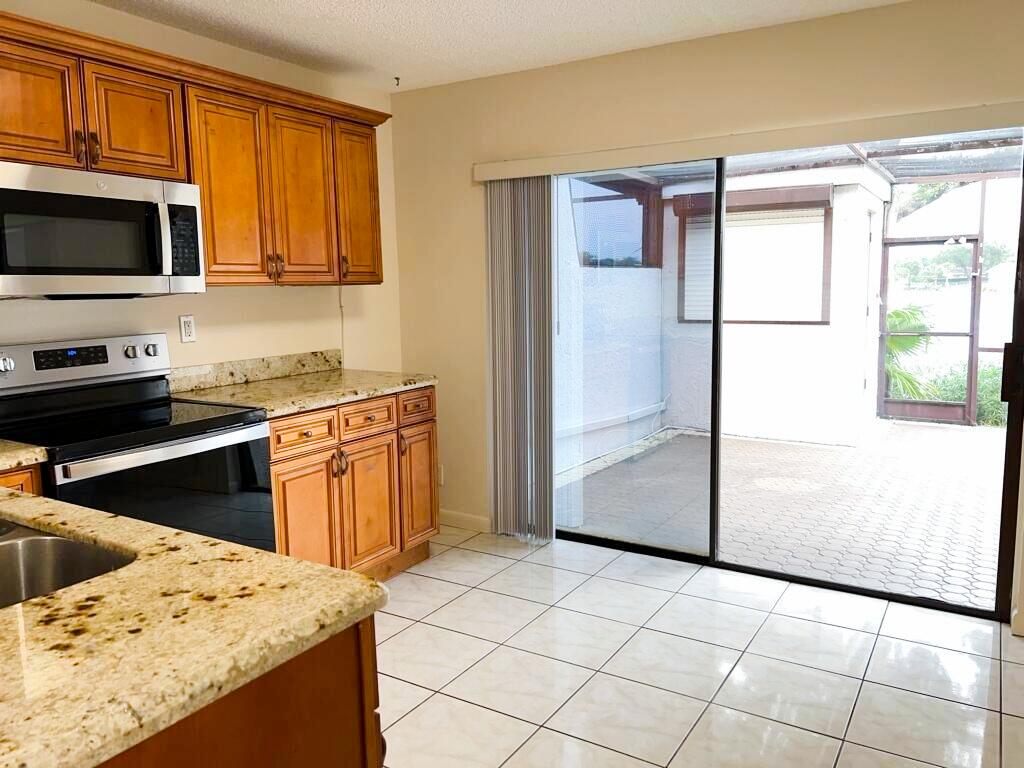 3094 Bermwood Lane 237 Property Photo 6
