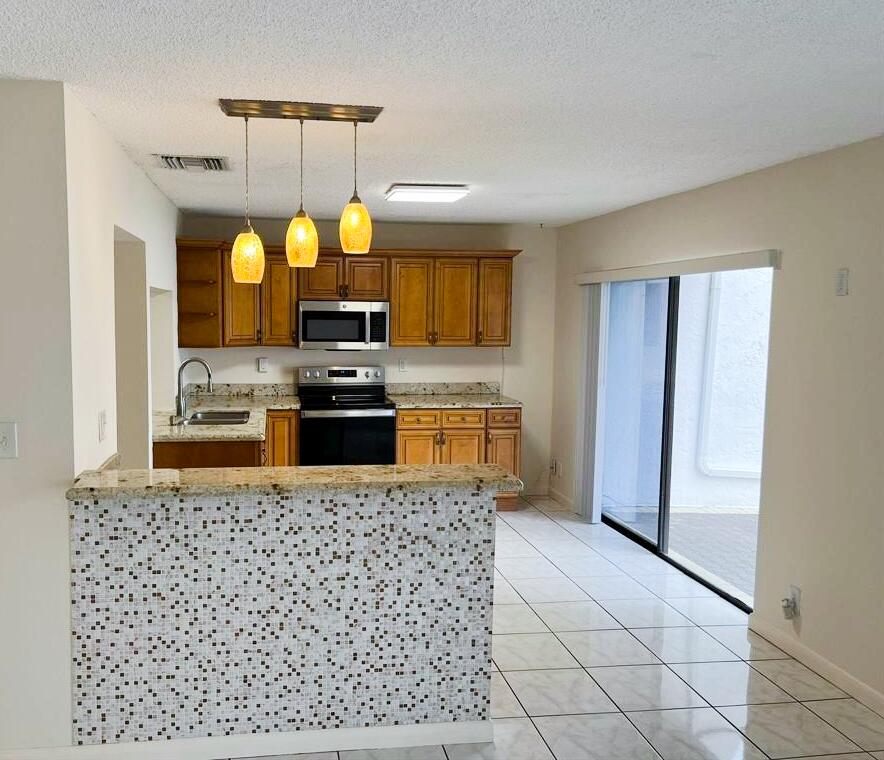 3094 Bermwood Lane 237 Property Photo 10